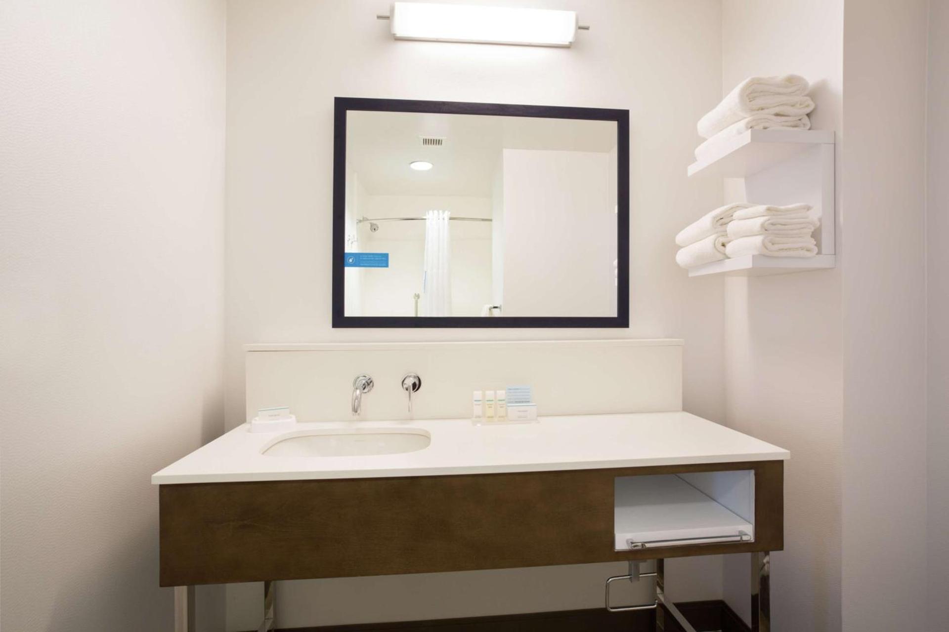 Hampton Inn & Suites Denver-Downtown photo 18