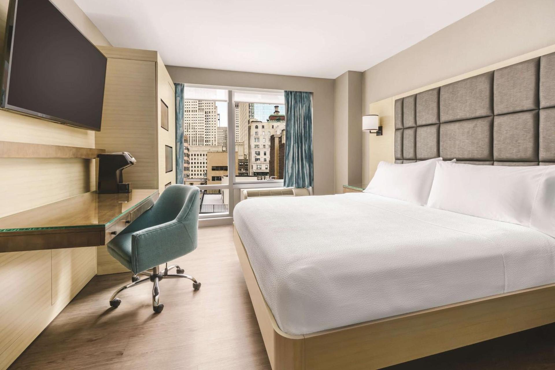 Hilton Garden Inn New York Times Square North photo 8