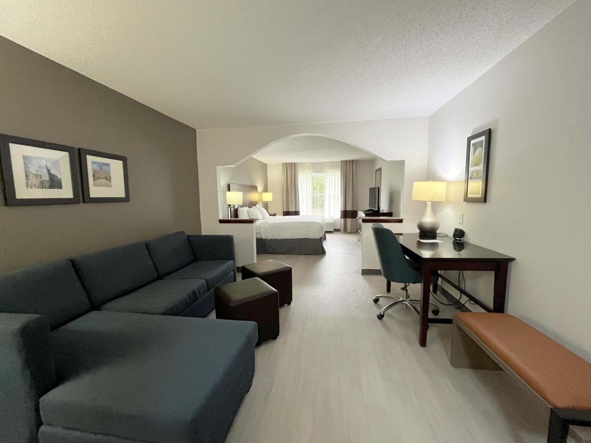 Comfort Suites Milledgeville photo 17