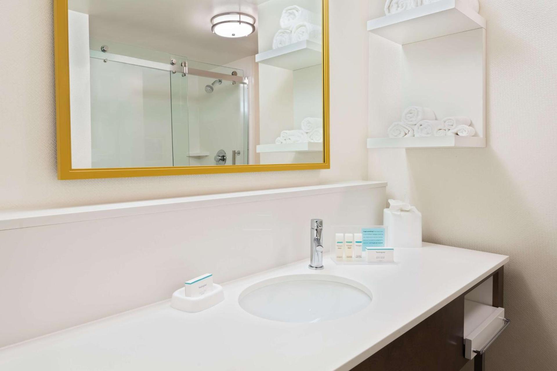 Hampton Inn & Suites Atlanta Buckhead Place photo 18