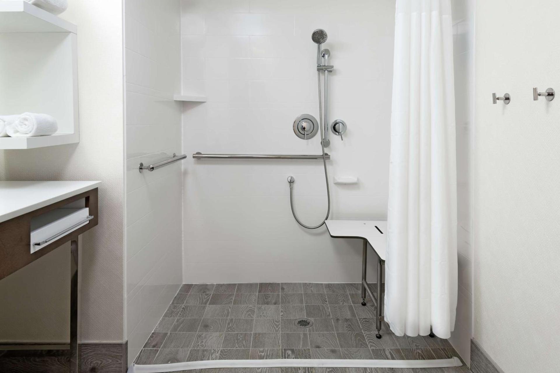 Hampton Inn & Suites Atlanta Buckhead Place photo 19