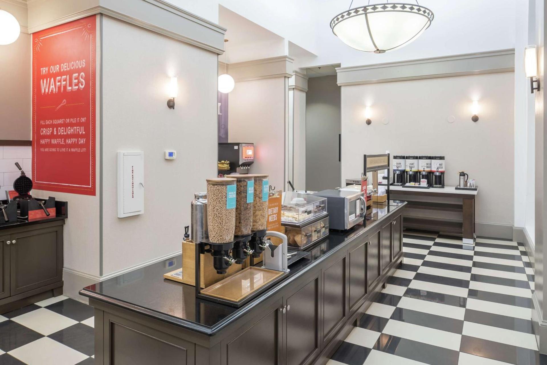 Hampton Inn & Suites Atlanta-Downtown photo 16