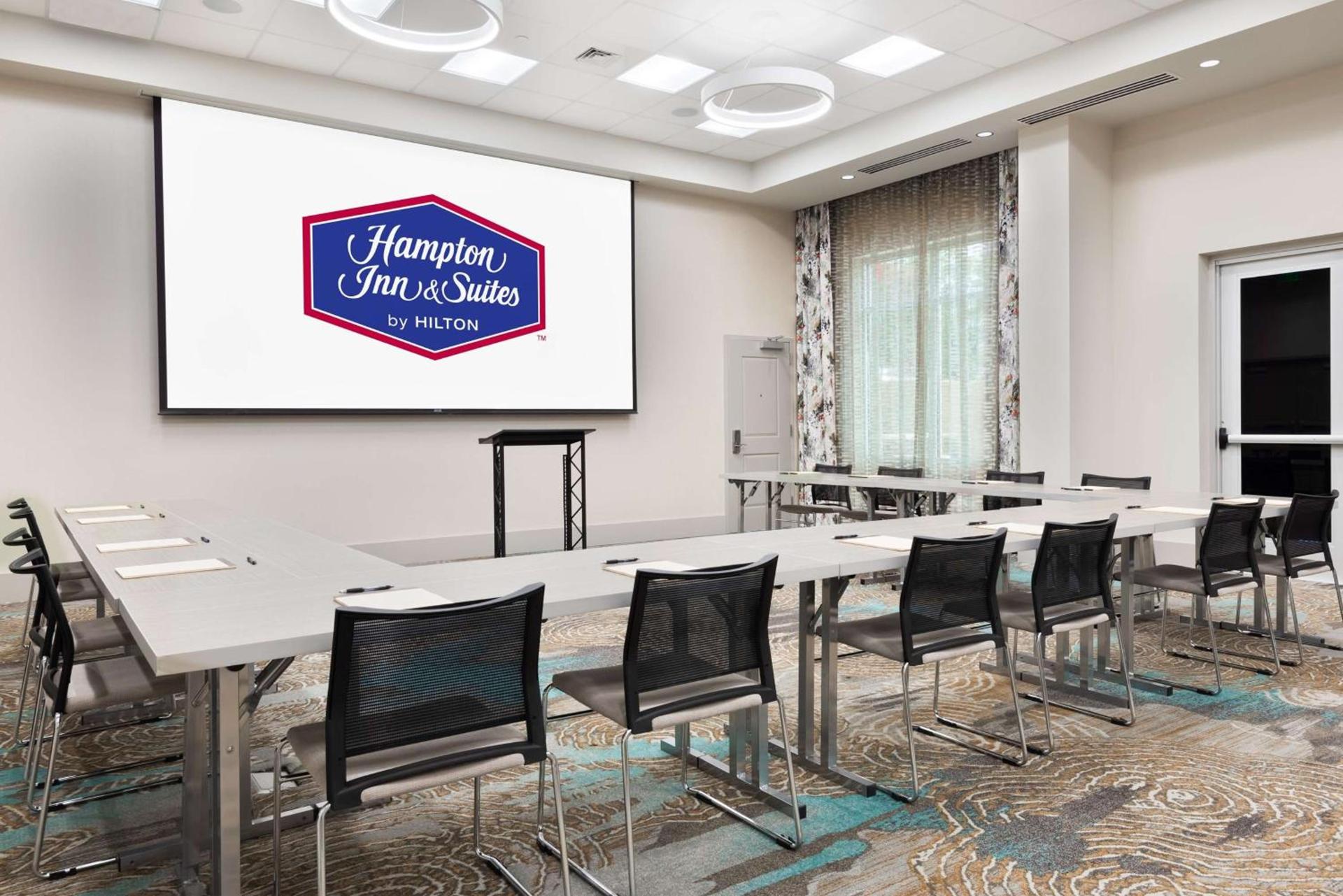 Hampton Inn & Suites Atlanta Buckhead Place photo 36