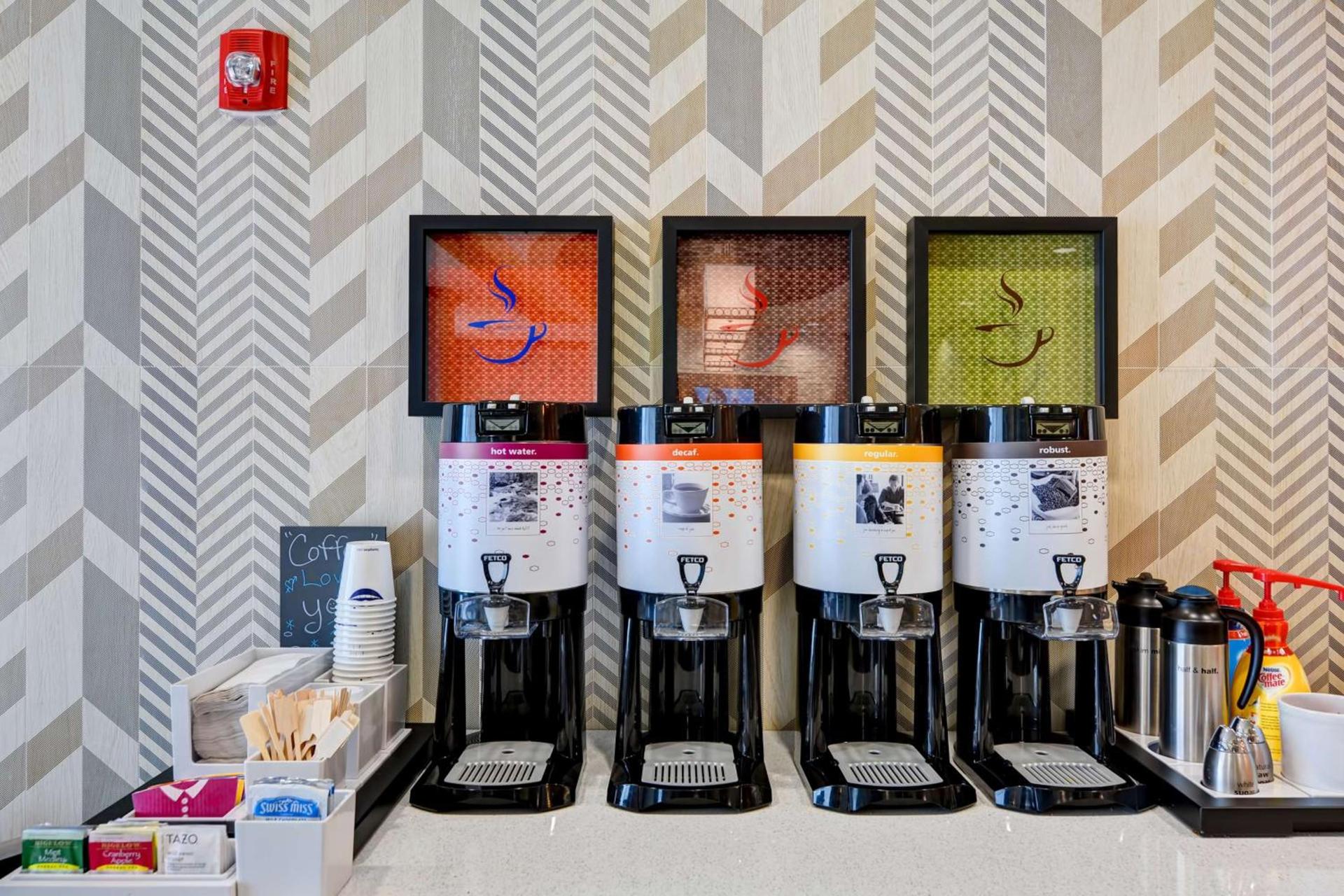 Hampton Inn Atlanta Kennesaw photo 13