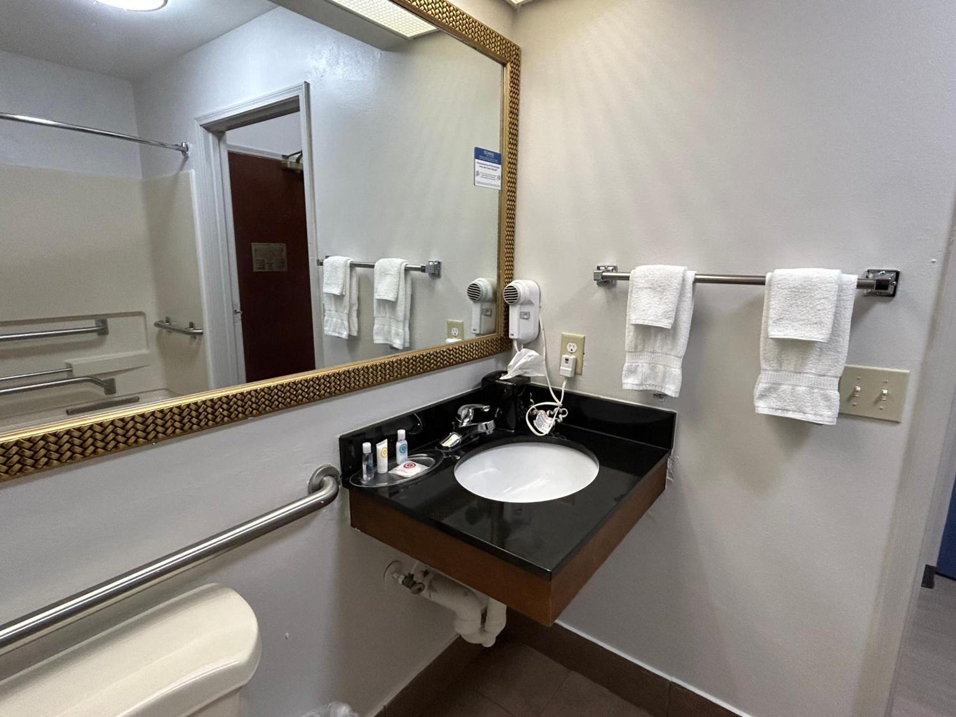 Comfort Suites Milledgeville photo 28