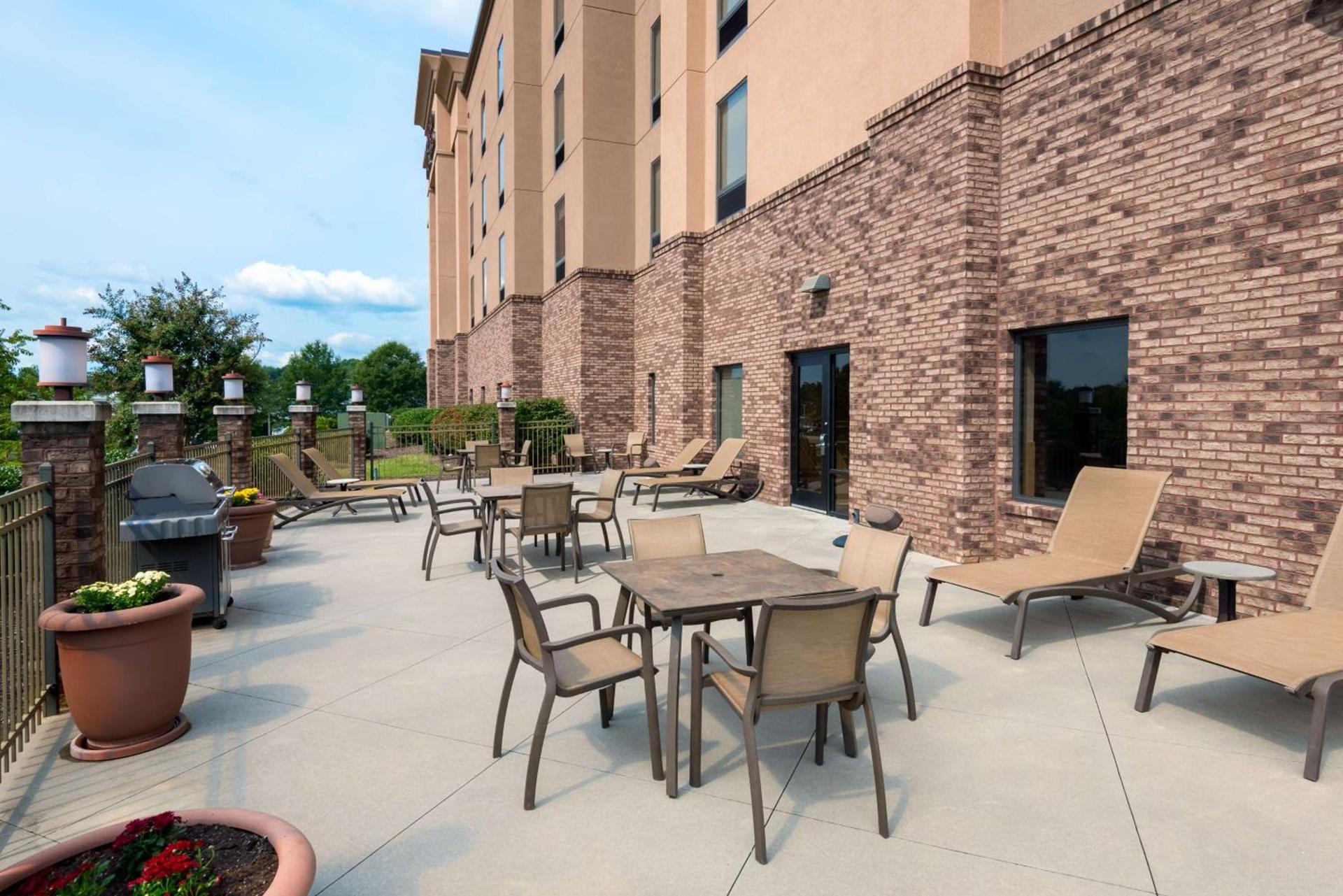Hampton Inn & Suites Winston-Salem/University Area photo 3