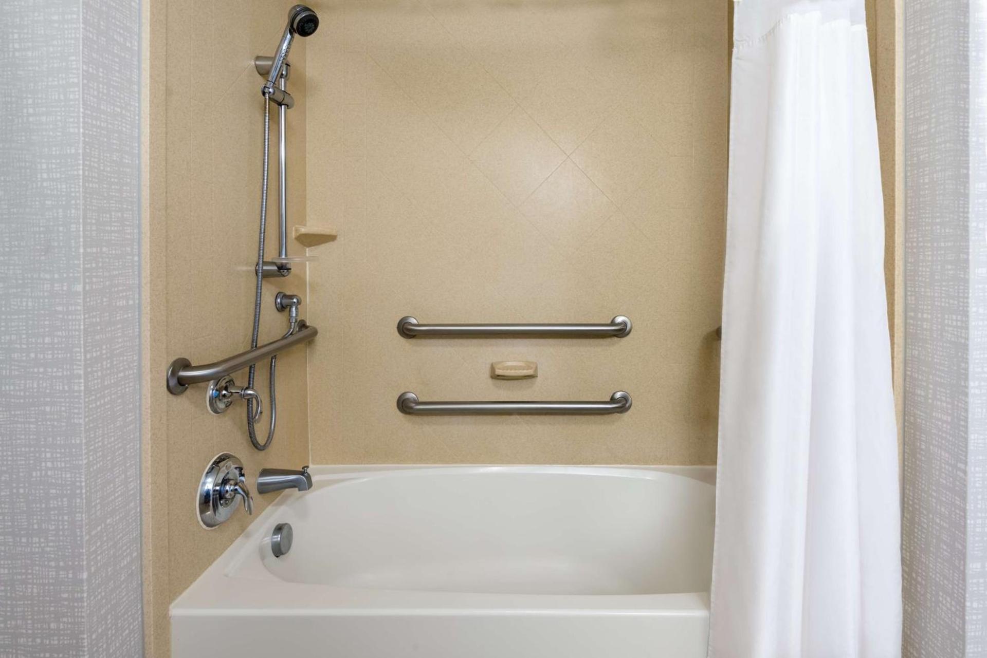 Hampton Inn & Suites Winston-Salem/University Area photo 26