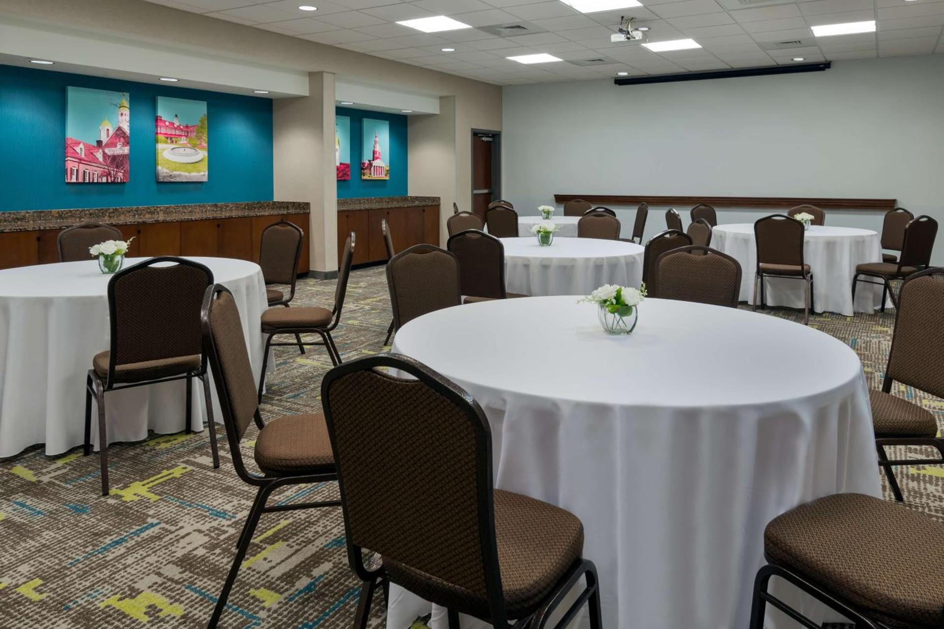 Hampton Inn & Suites Winston-Salem/University Area photo 30