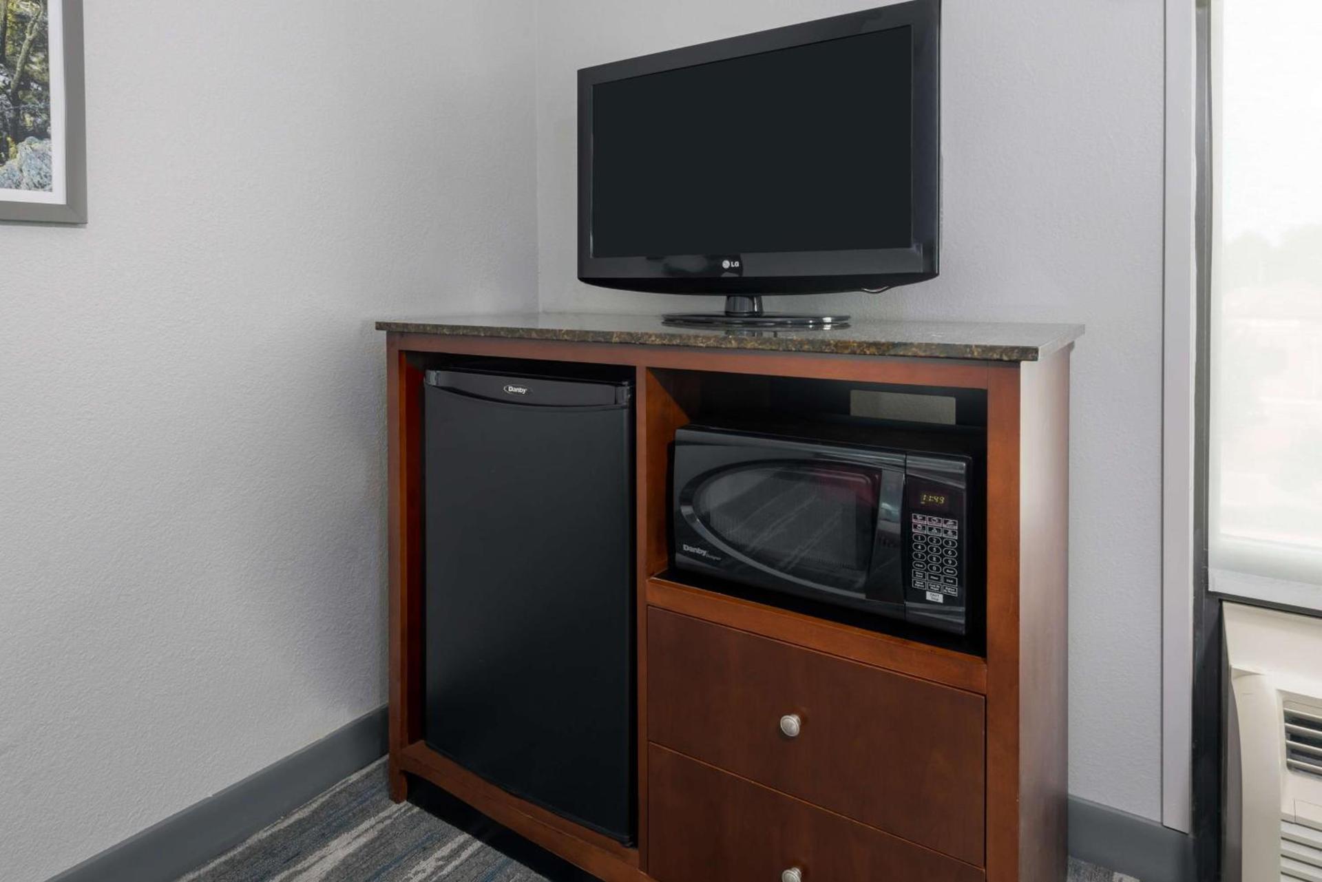 Hampton Inn & Suites Winston-Salem/University Area photo 32