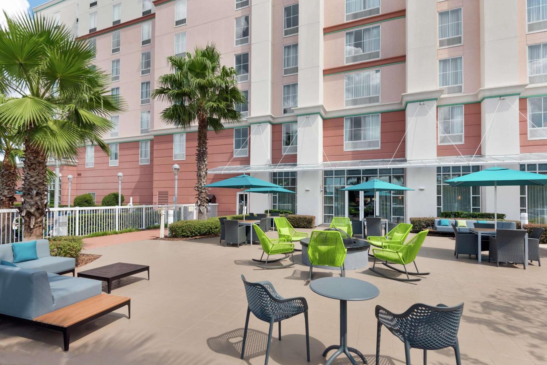 Hampton Inn & Suites Orlando Airport at Gateway Village photo 3