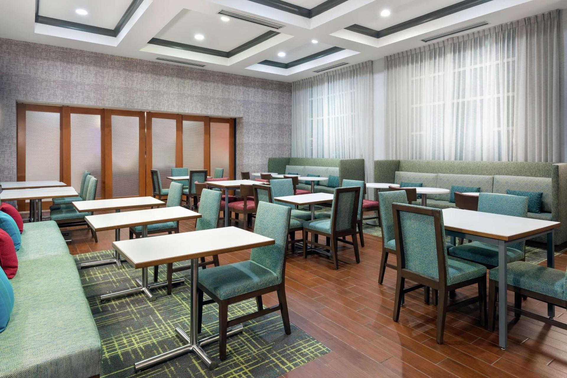 Hampton Inn & Suites Orlando Airport at Gateway Village photo 9