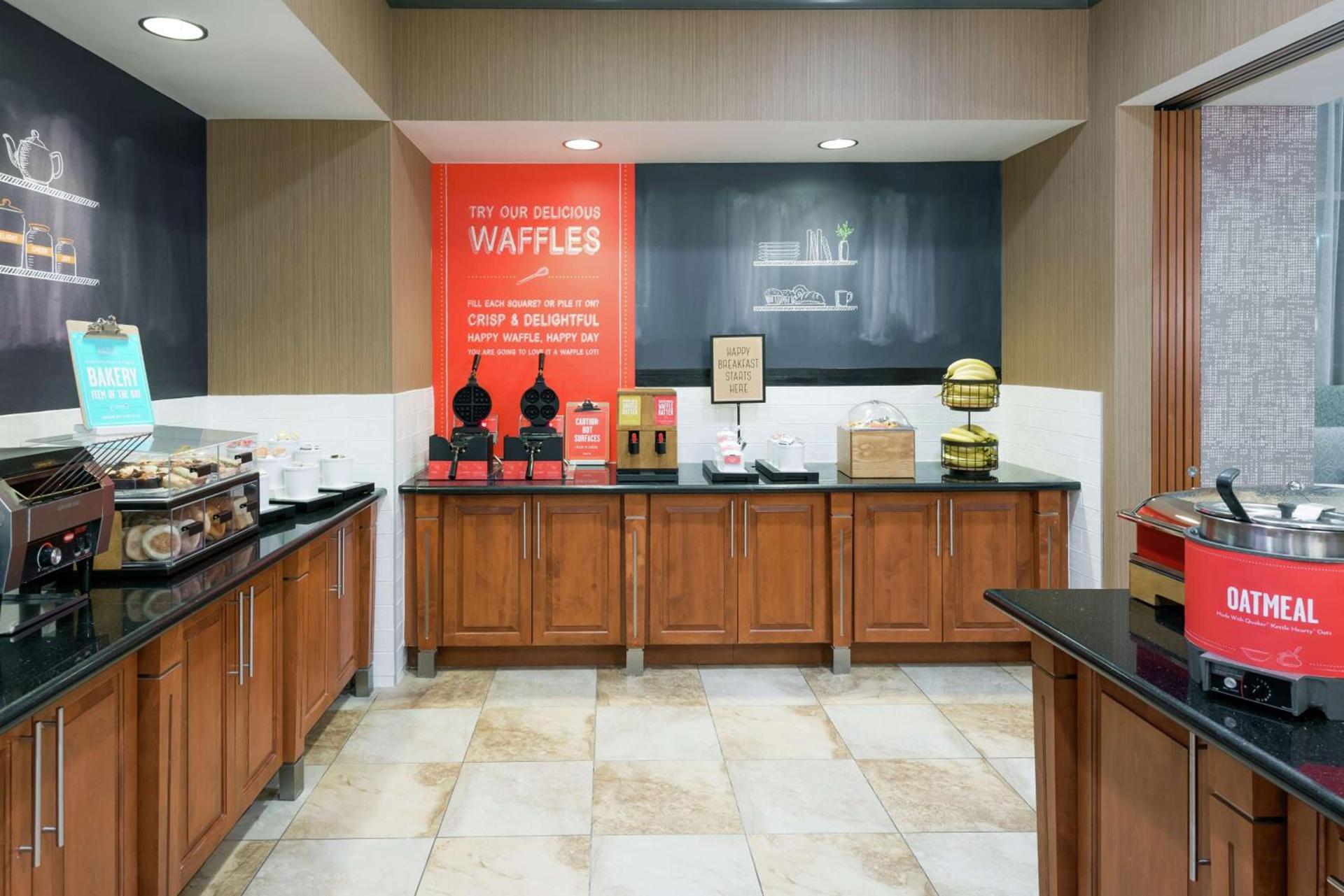 Hampton Inn & Suites Orlando Airport at Gateway Village photo 11
