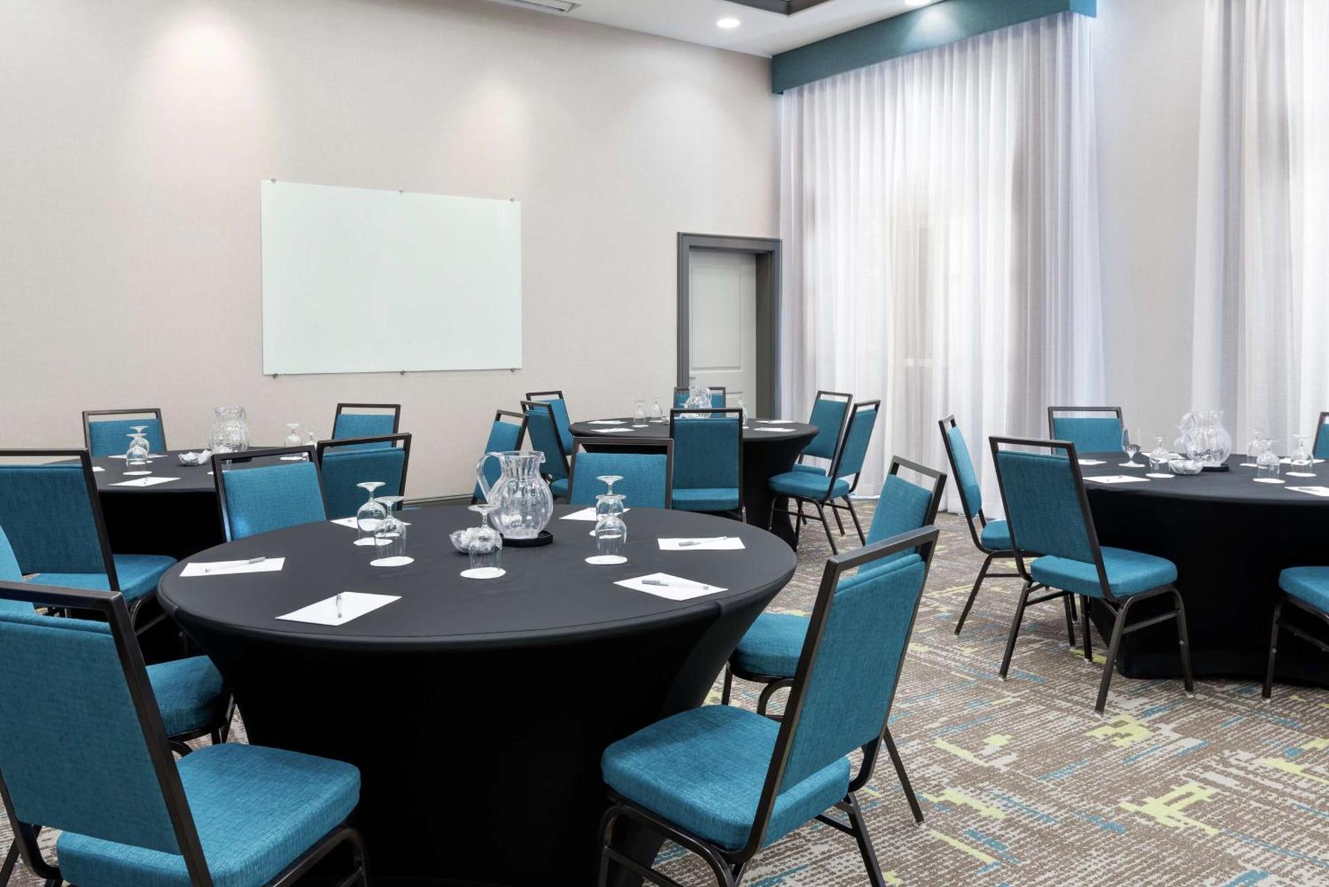 Hampton Inn & Suites Orlando Airport at Gateway Village photo 36