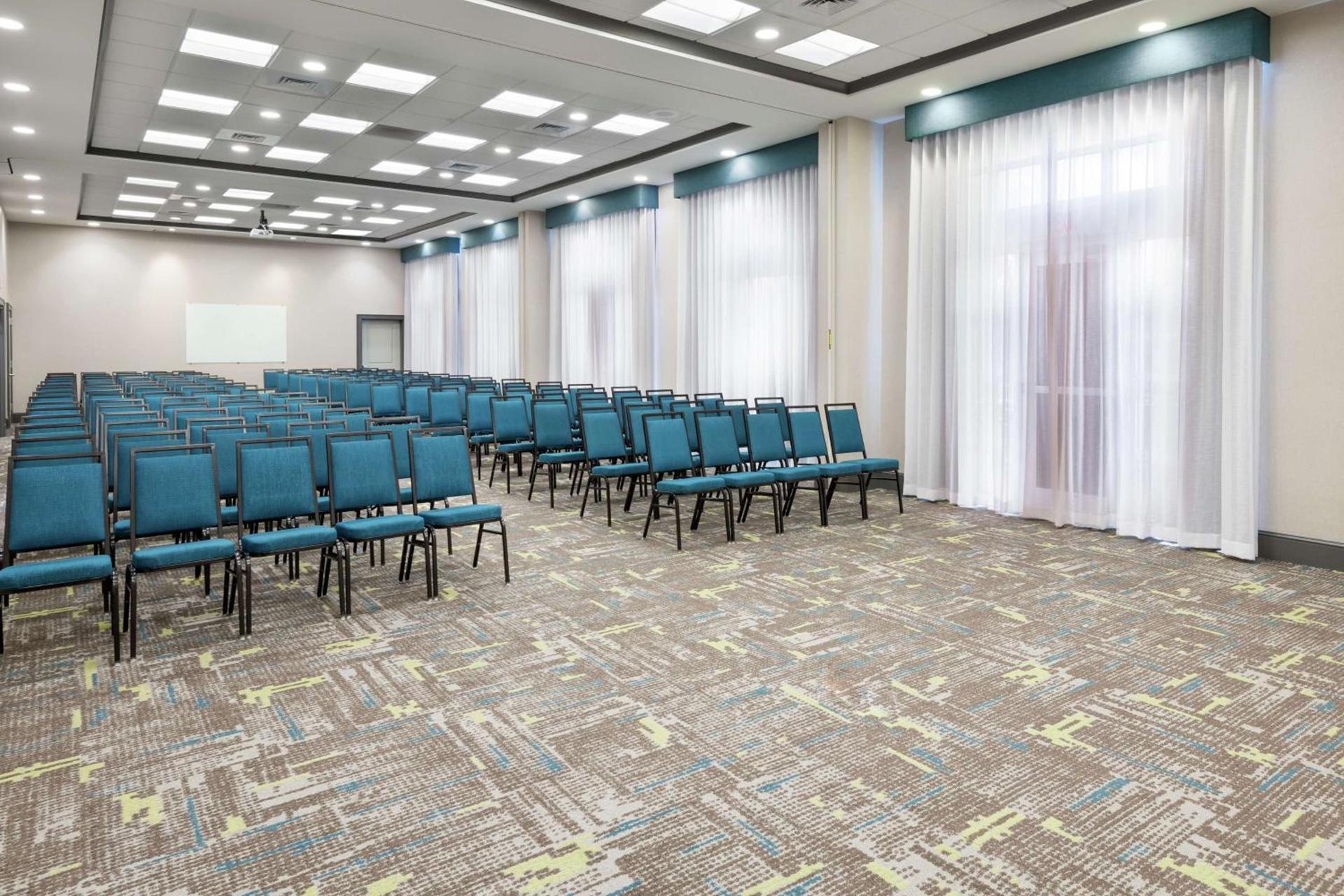 Hampton Inn & Suites Orlando Airport at Gateway Village photo 41