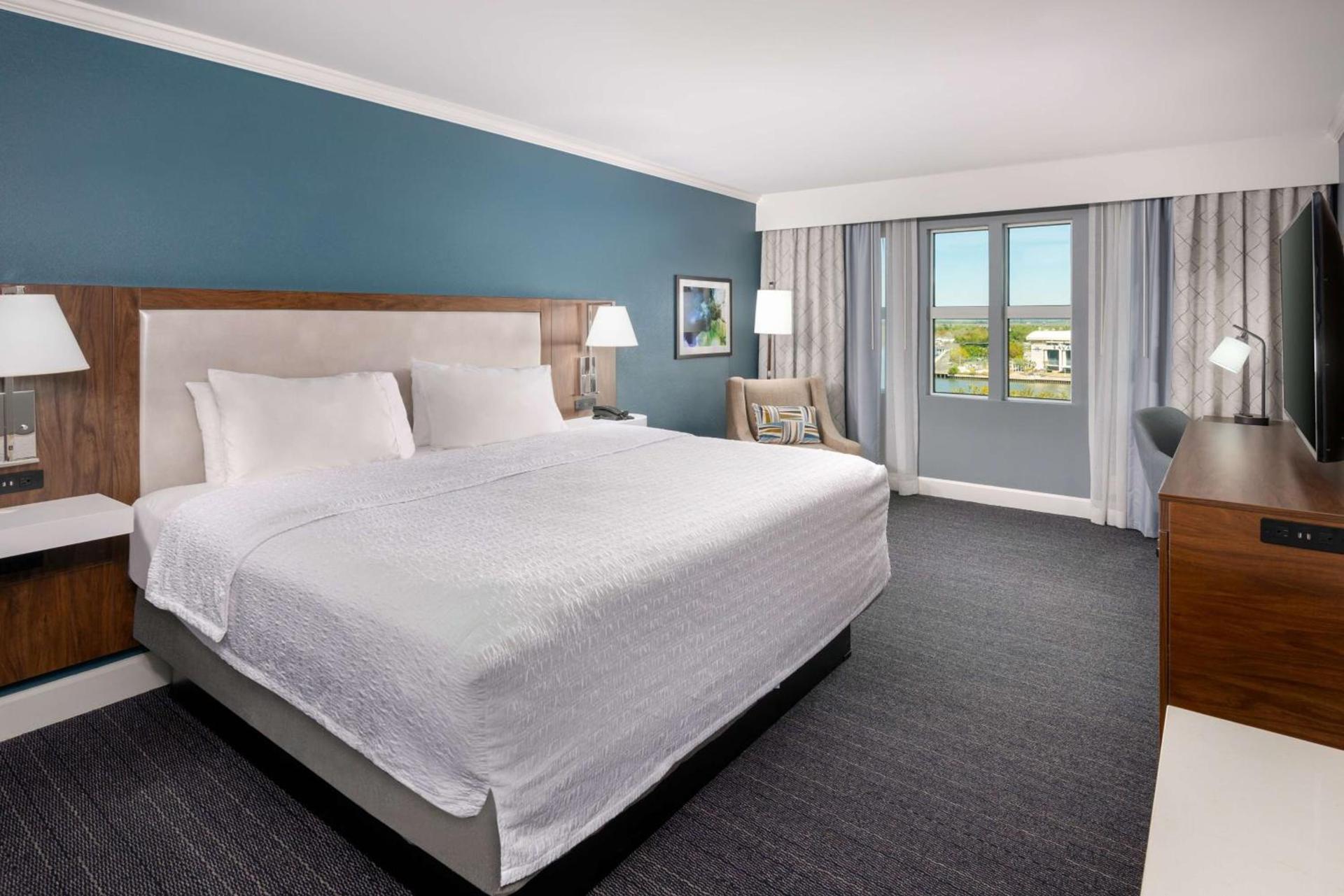 Hampton Inn Savannah Historic District photo 17