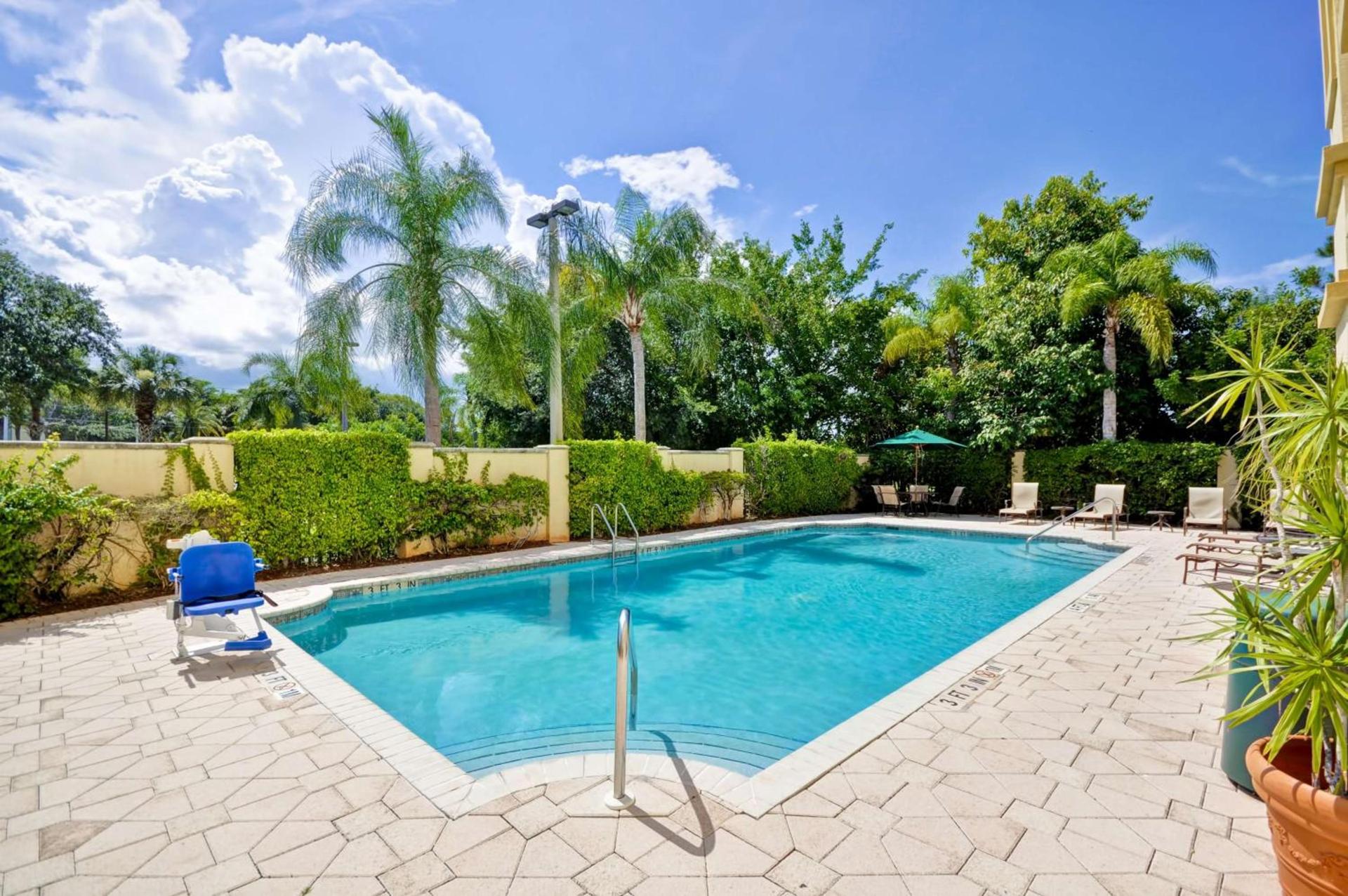 Hampton Inn Palm Beach Gardens photo 9