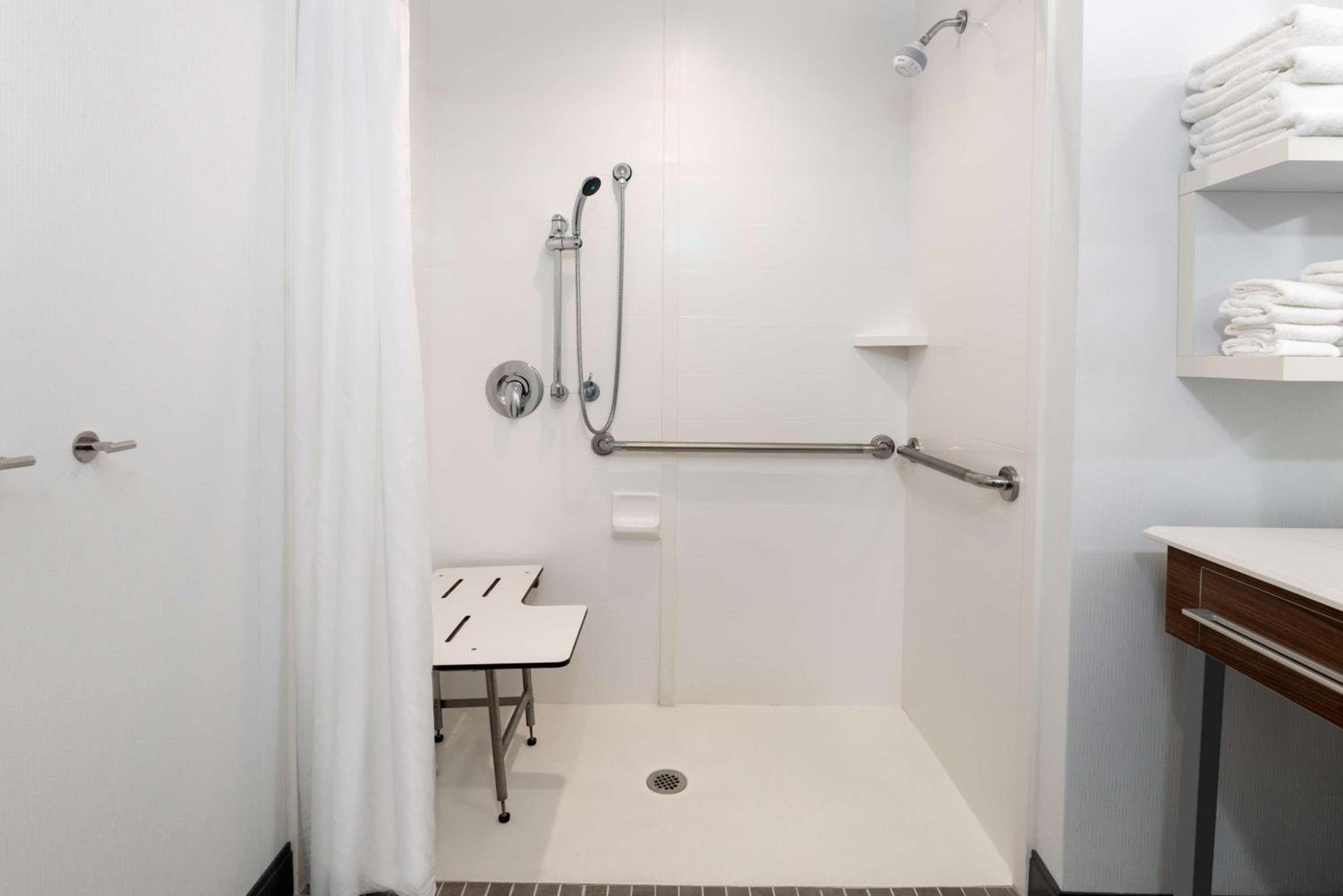 Hampton Inn & Suites Tallahassee Capitol-University photo 24
