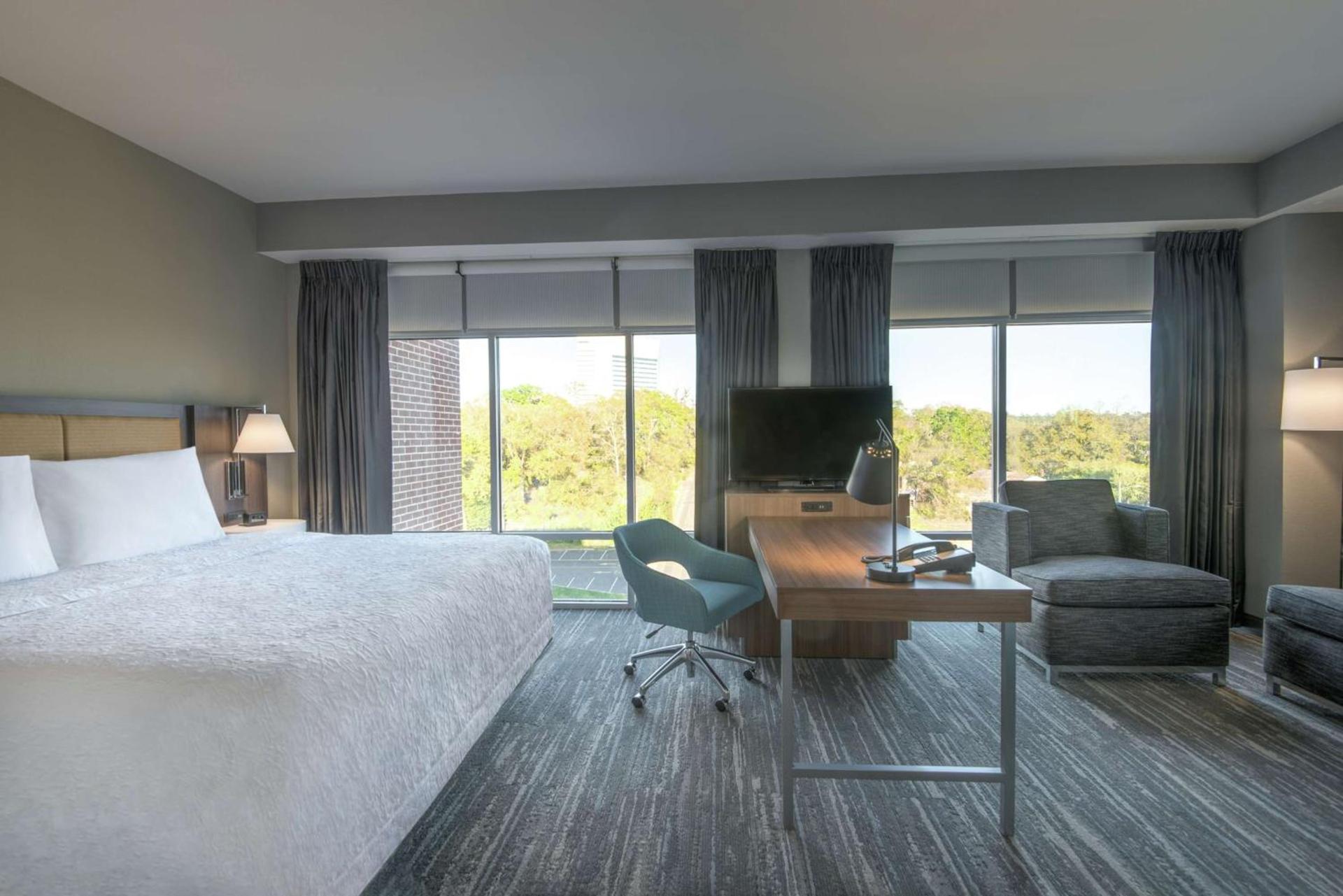 Hampton Inn & Suites Tallahassee Capitol-University photo 31