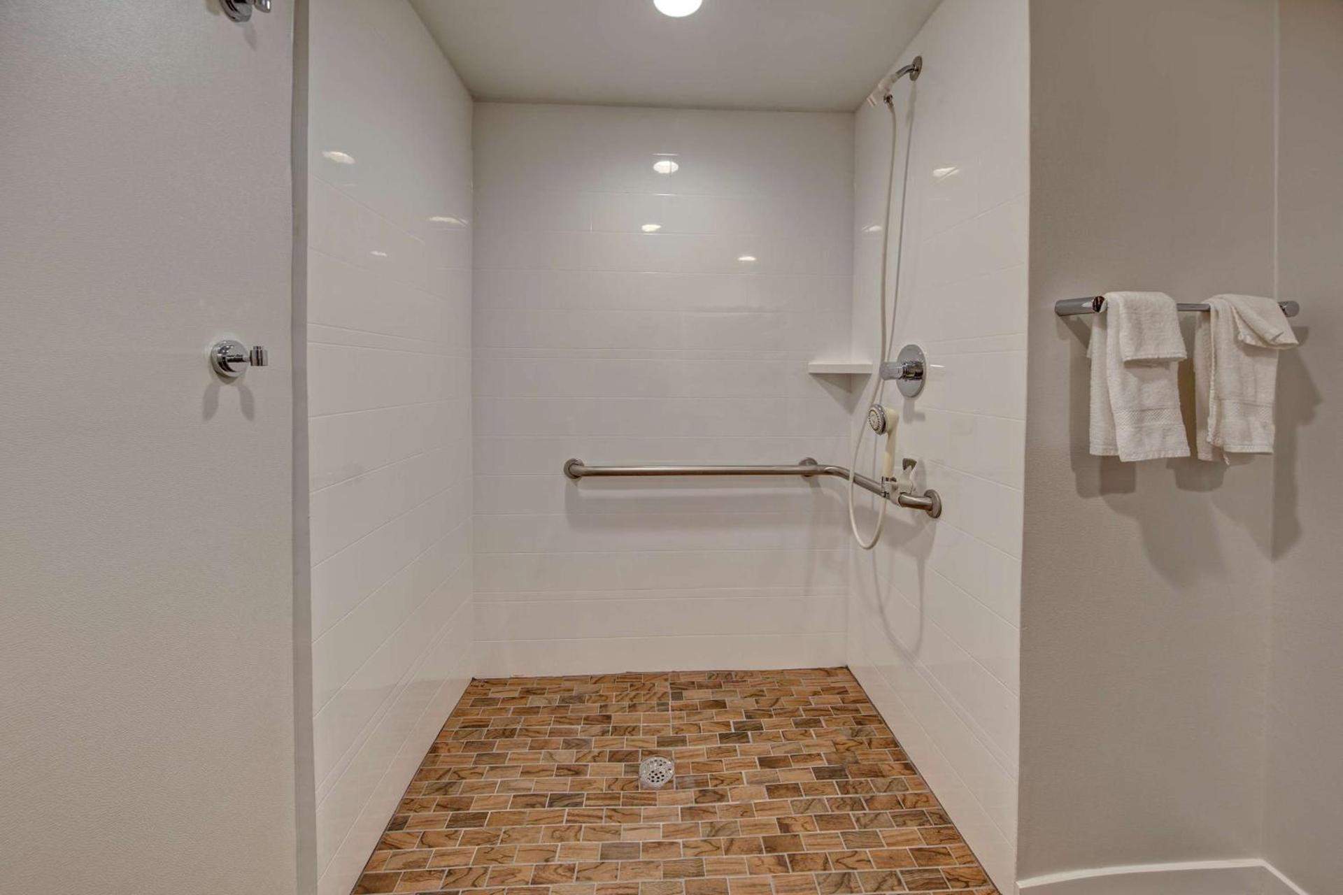 Hampton Inn Concord/Kannapolis photo 11