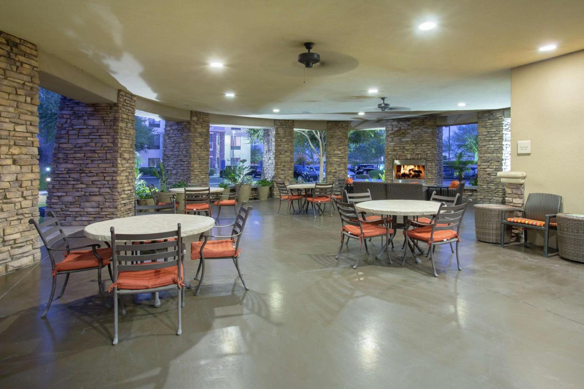 Hilton Garden Inn Phoenix/Avondale photo 16