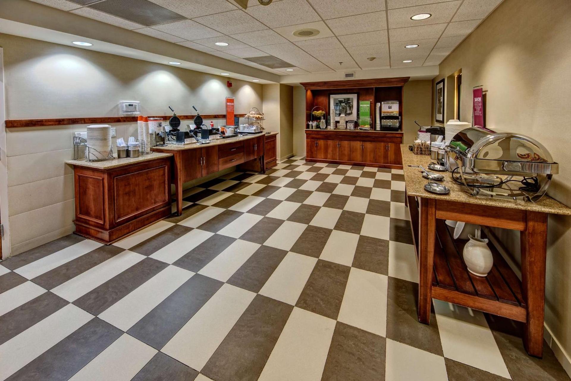 Hampton Inn Dunn photo 9