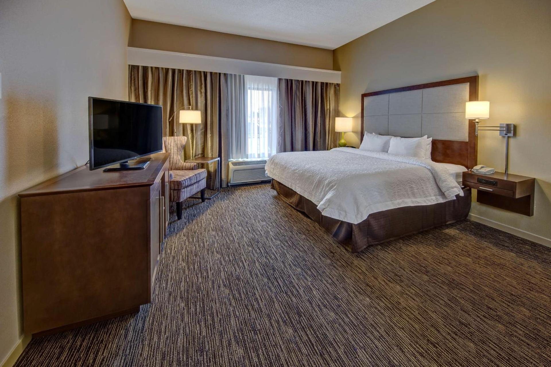 Hampton Inn Dunn photo 12