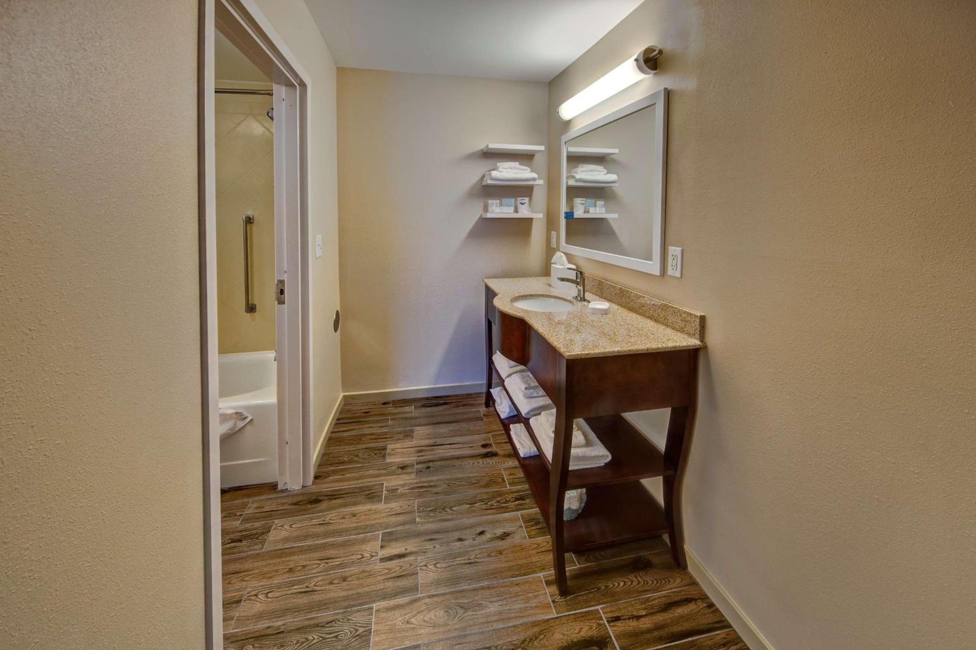 Hampton Inn Dunn photo 17