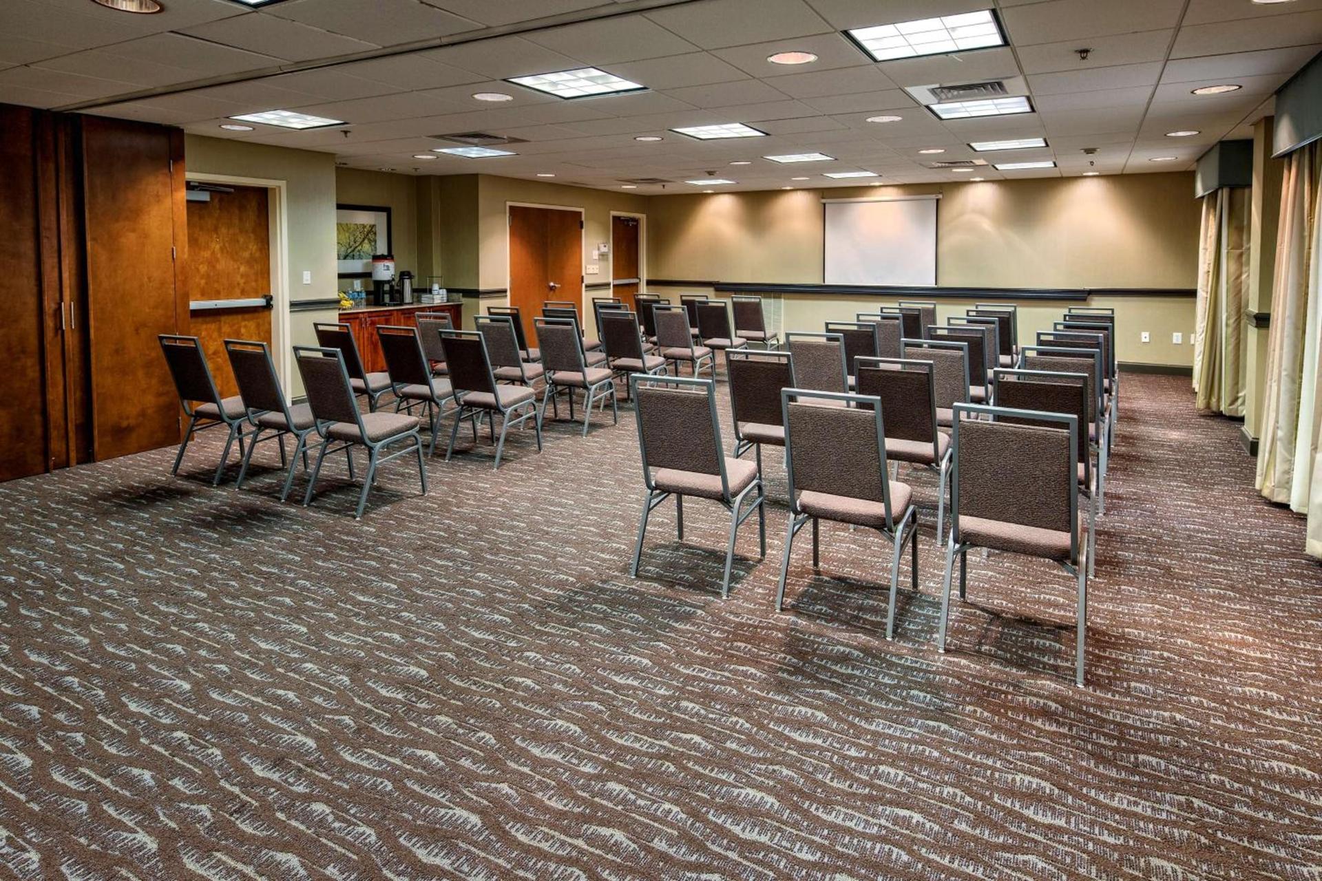 Hampton Inn Dunn photo 28