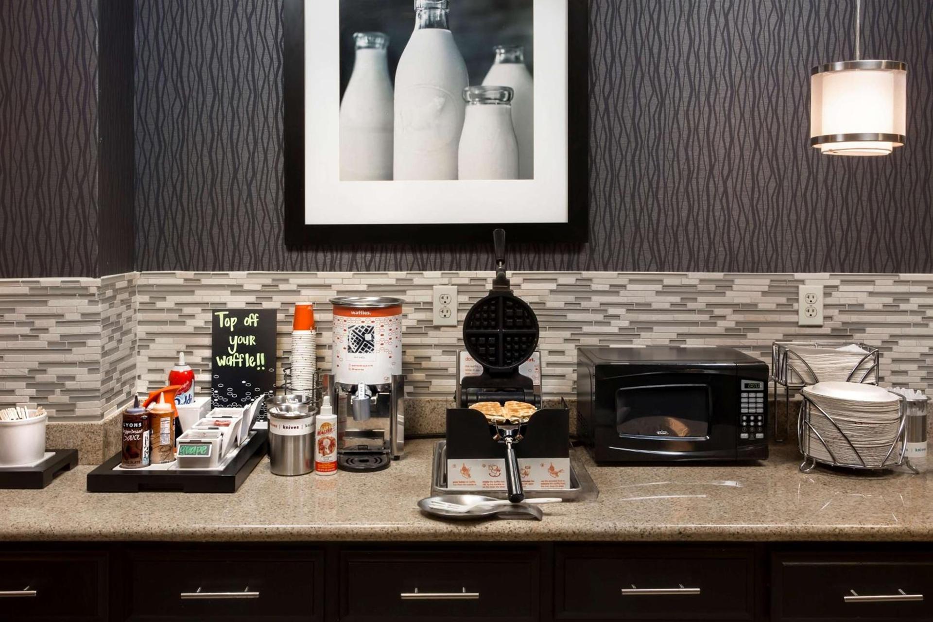 Hampton Inn Troy photo 8