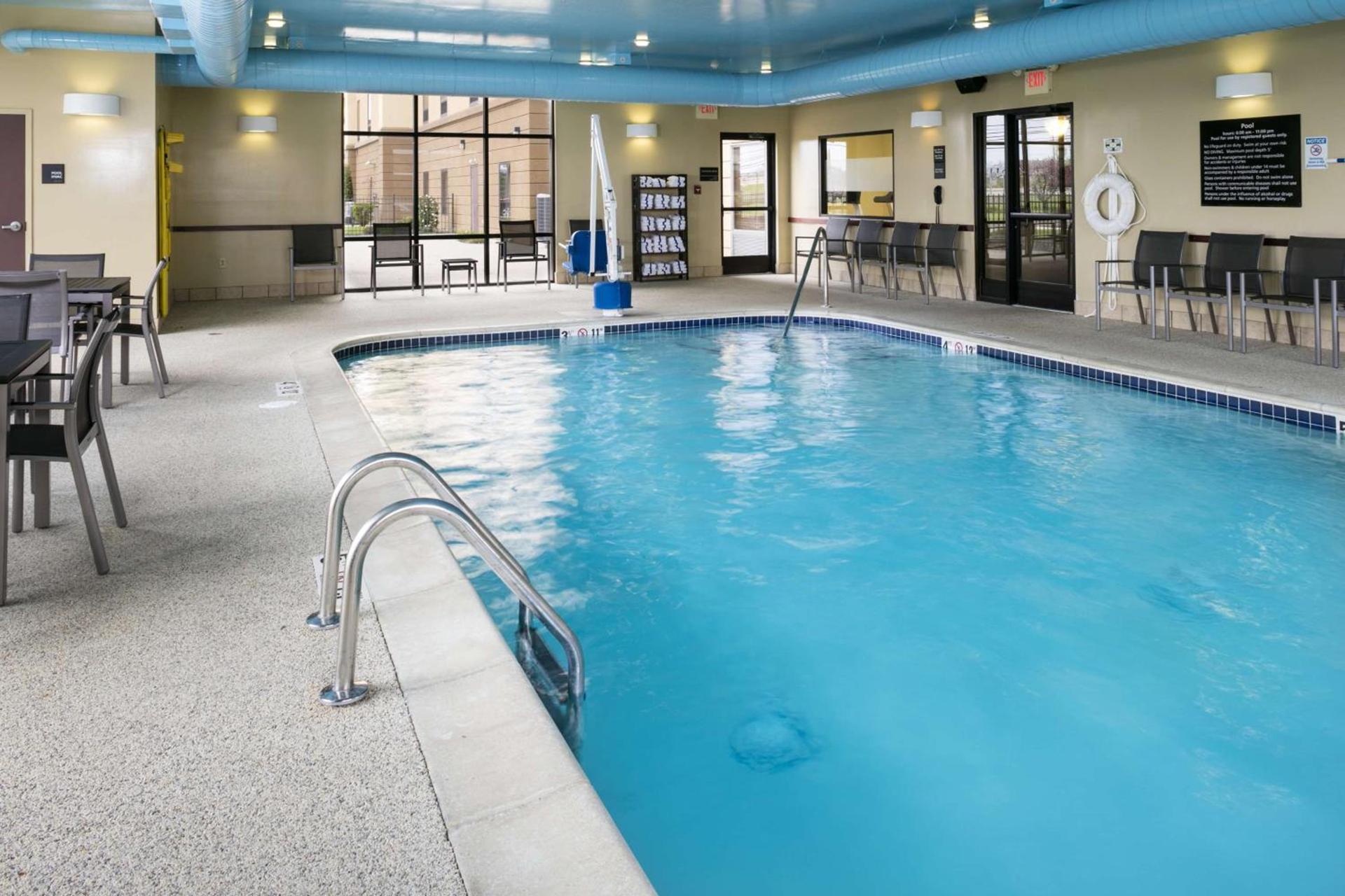 Hampton Inn & Suites Toledo-Perrysburg photo 3