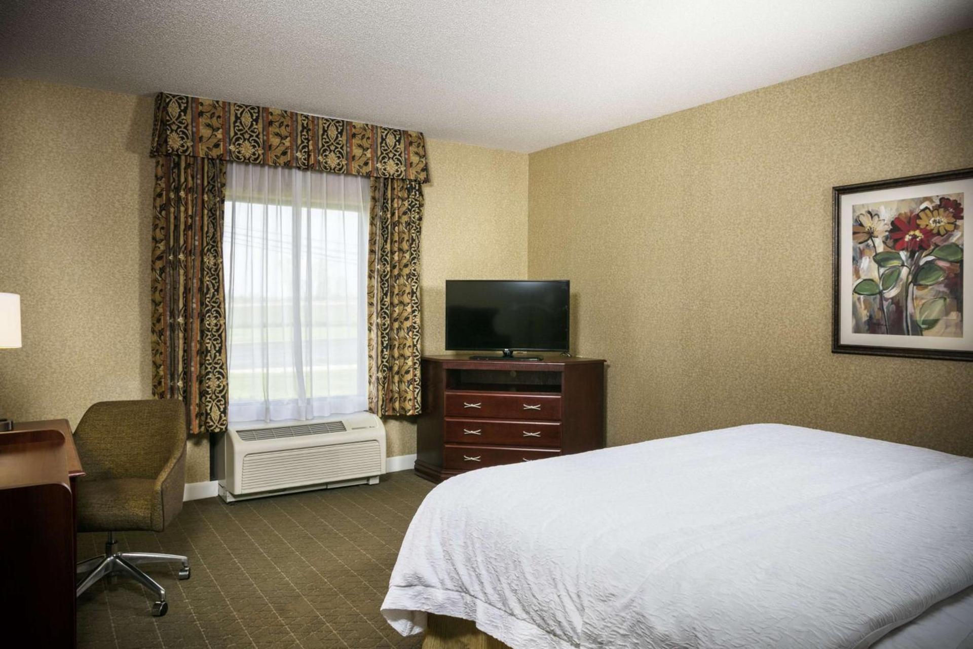 Hampton Inn & Suites Toledo-Perrysburg photo 12