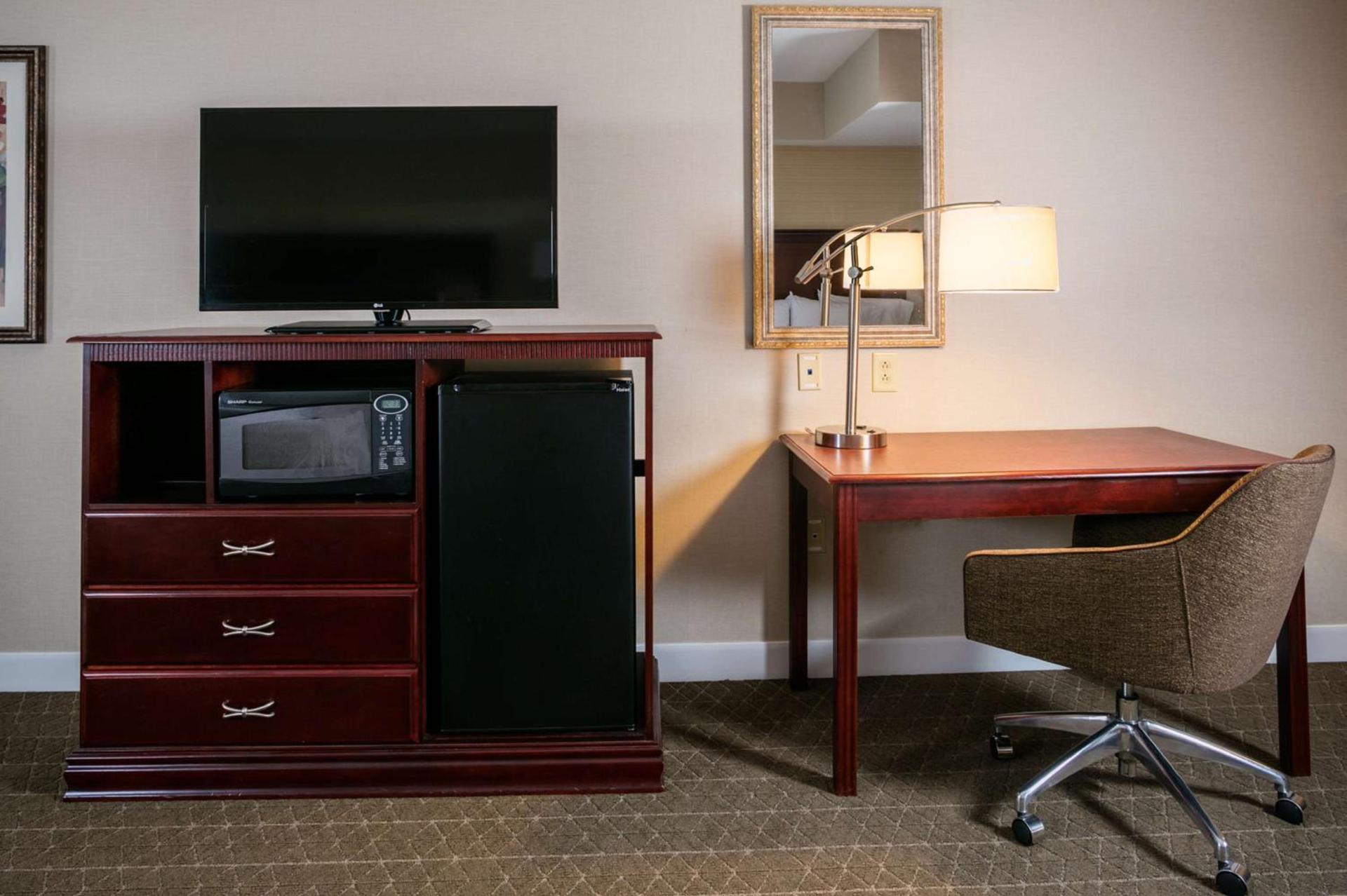 Hampton Inn & Suites Toledo-Perrysburg photo 17