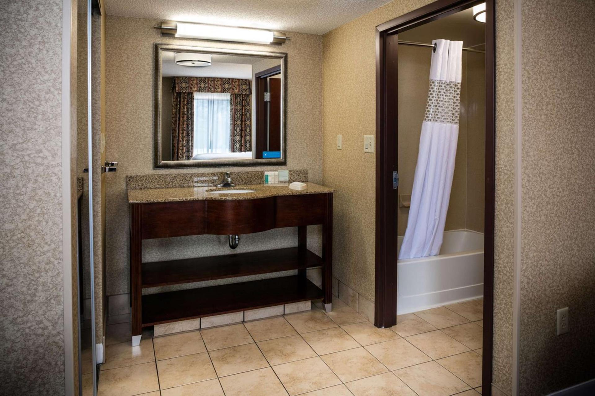 Hampton Inn & Suites Toledo-Perrysburg photo 16