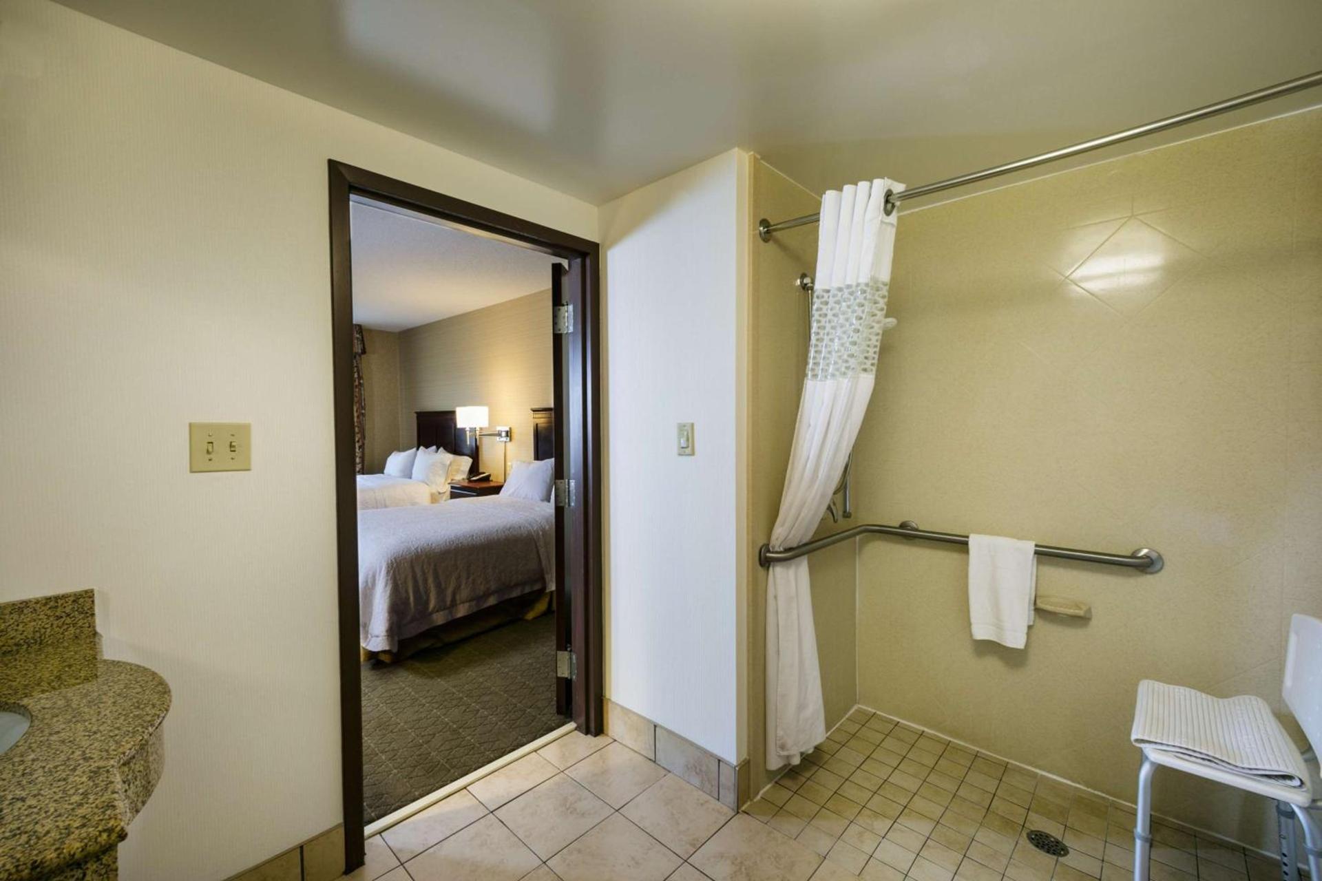 Hampton Inn & Suites Toledo-Perrysburg photo 19