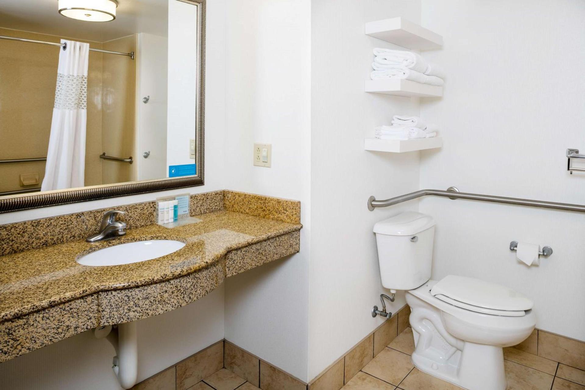 Hampton Inn & Suites Toledo-Perrysburg photo 29