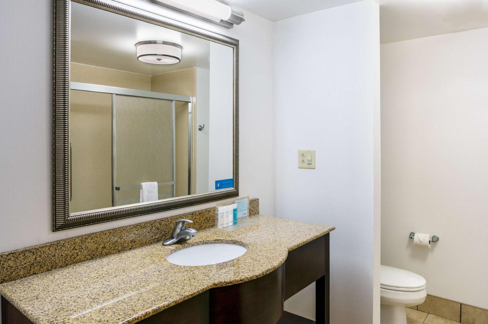 Hampton Inn & Suites Toledo-Perrysburg photo 36
