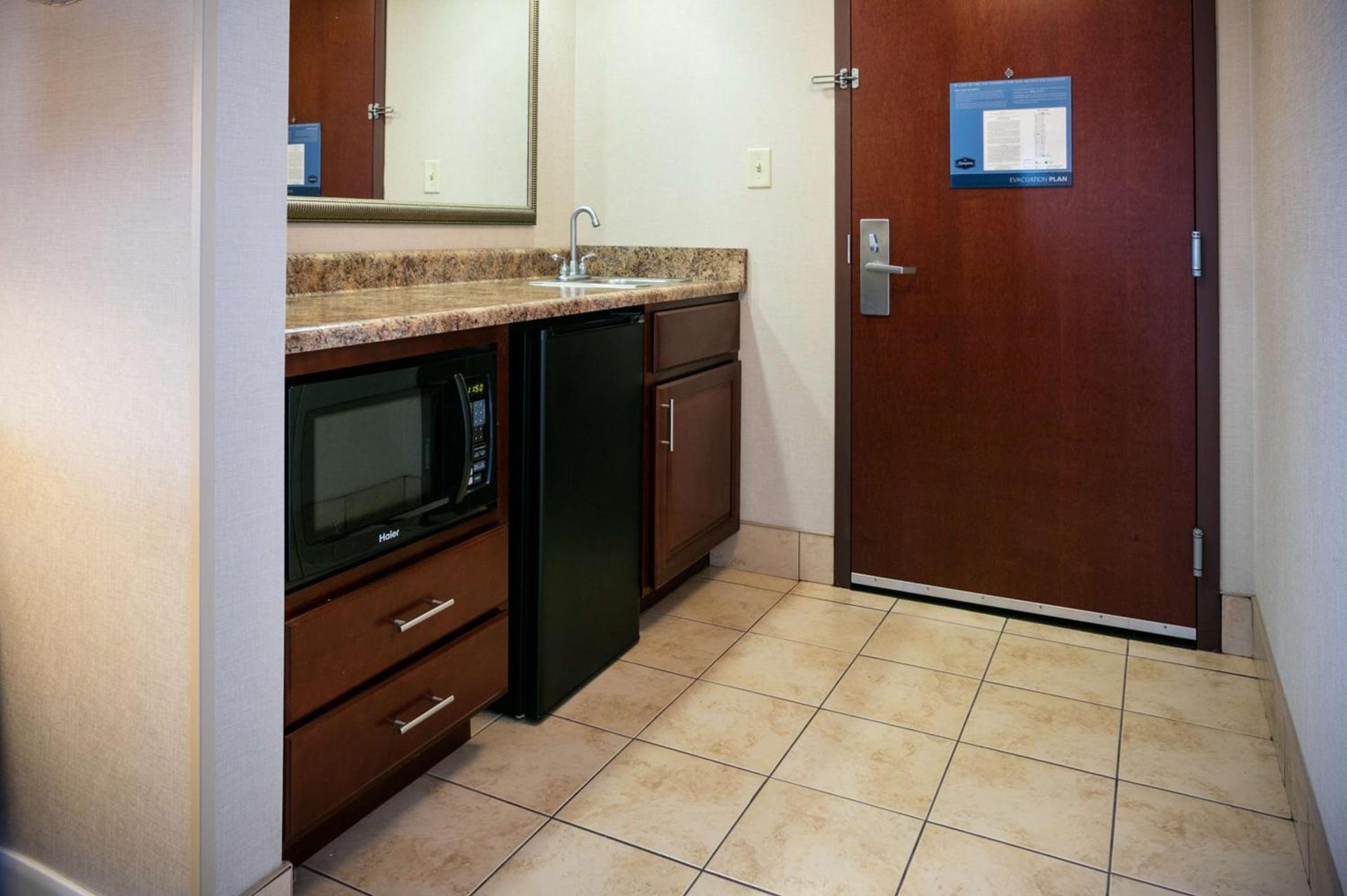 Hampton Inn & Suites Toledo-Perrysburg photo 37