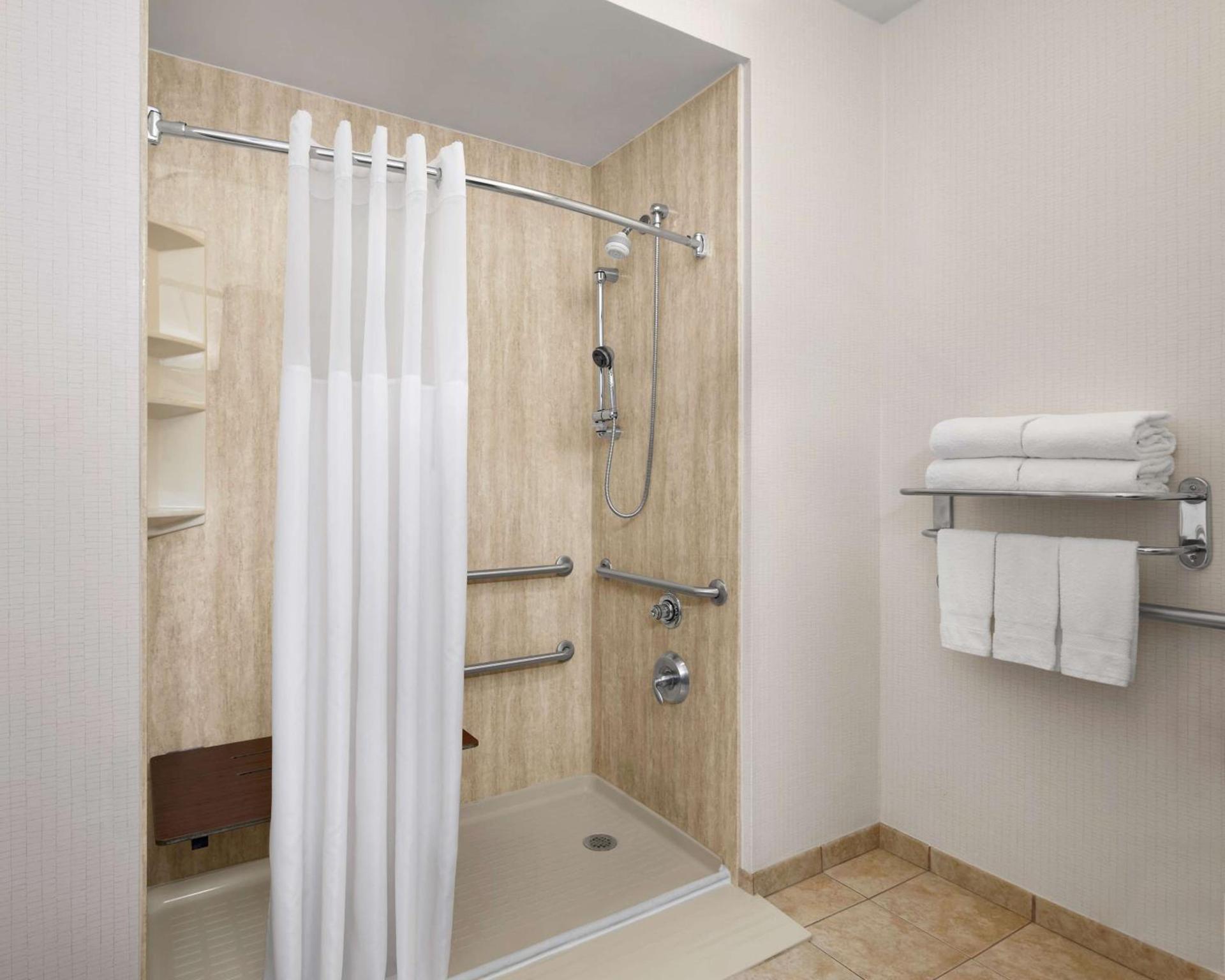 Hampton Inn & Suites Tulsa South Bixby photo 20