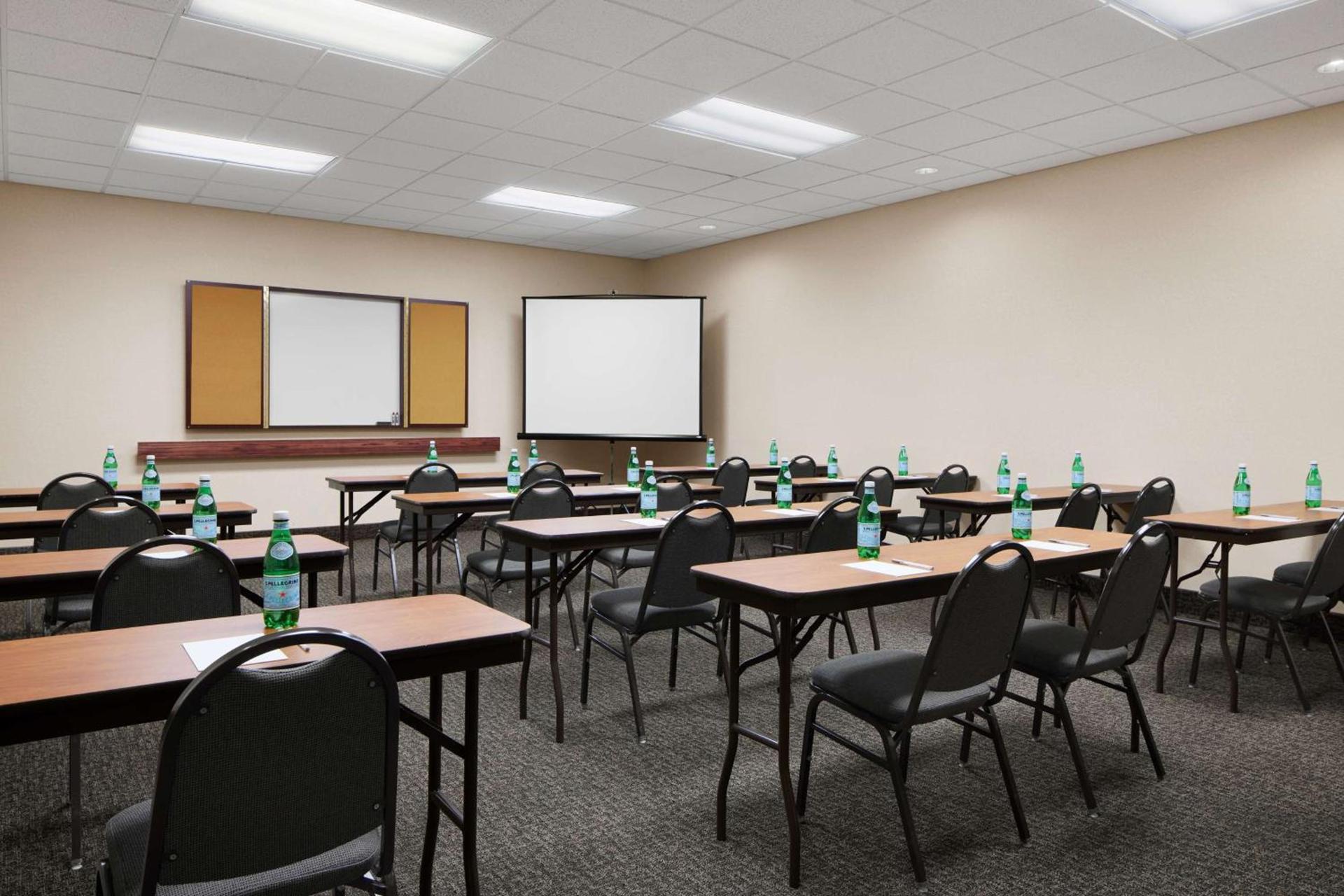 Hampton Inn & Suites Tulsa South Bixby photo 24