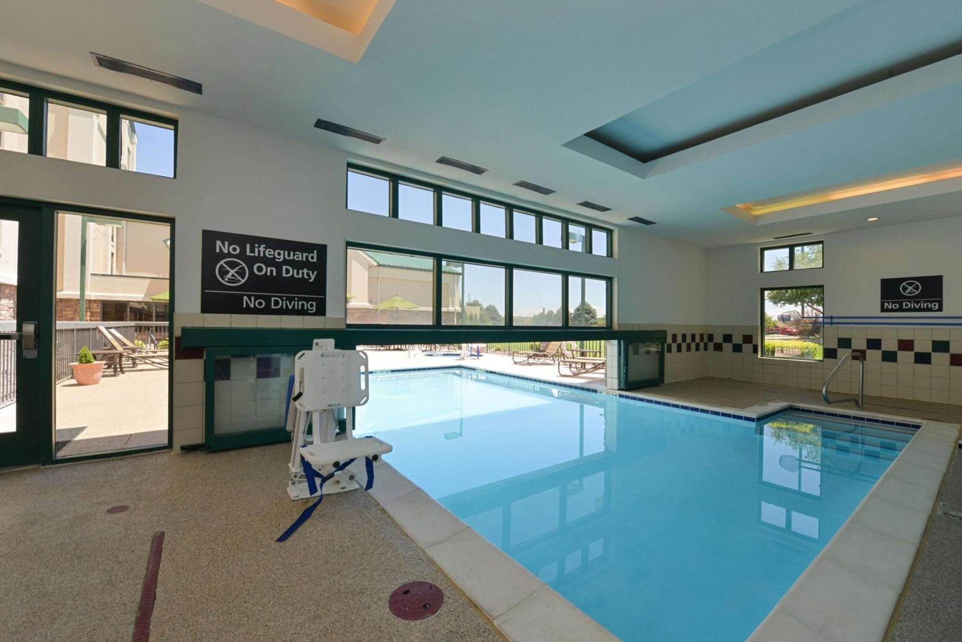 Hampton Inn & Suites Pueblo-Southgate photo 8
