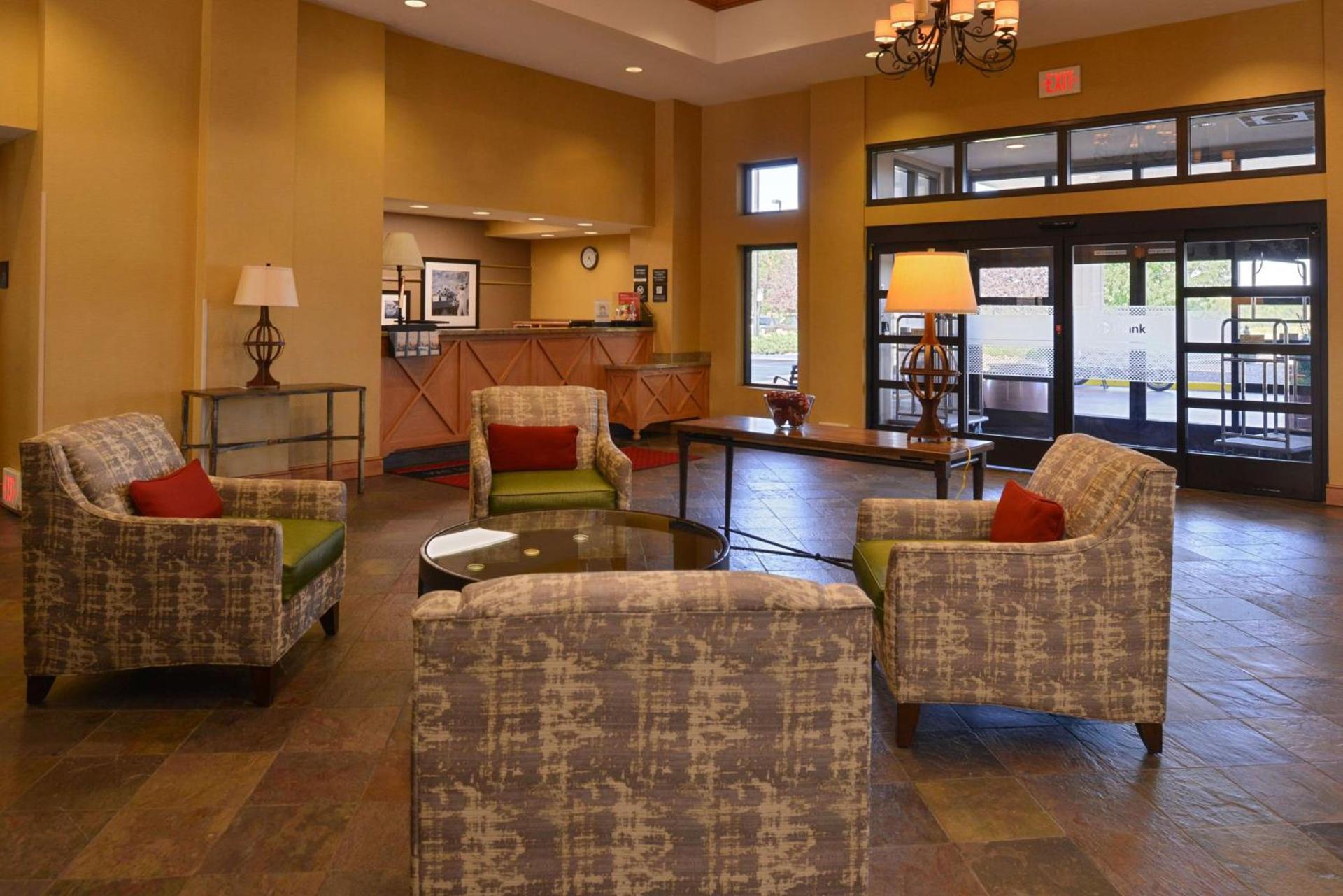 Hampton Inn & Suites Pueblo-Southgate photo 7
