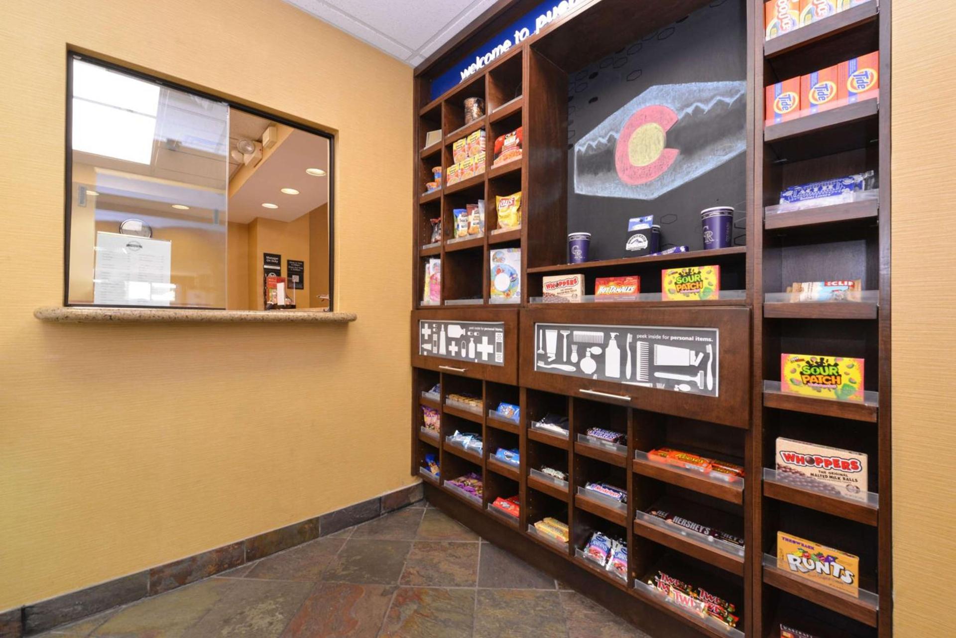 Hampton Inn & Suites Pueblo-Southgate photo 10