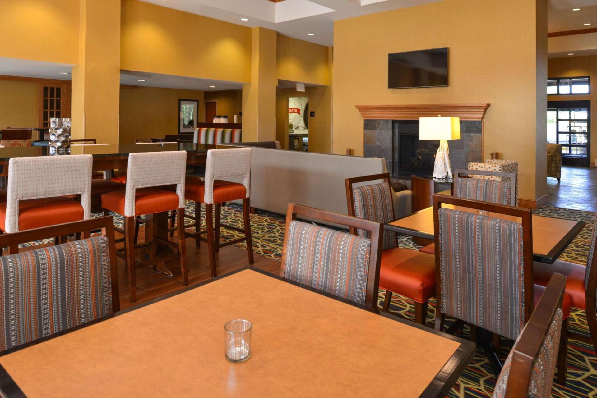 Hampton Inn & Suites Pueblo-Southgate photo 12