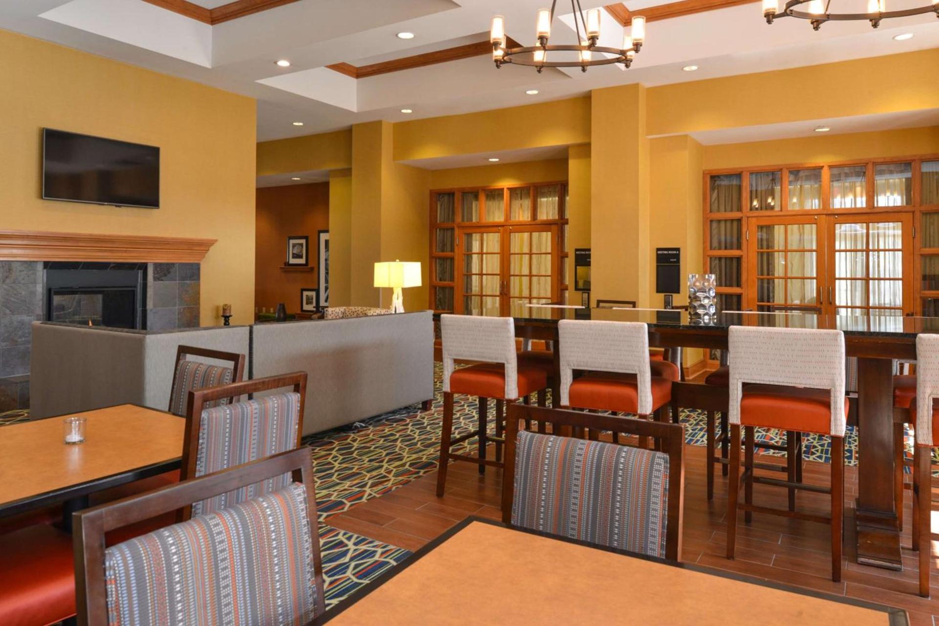 Hampton Inn & Suites Pueblo-Southgate photo 13
