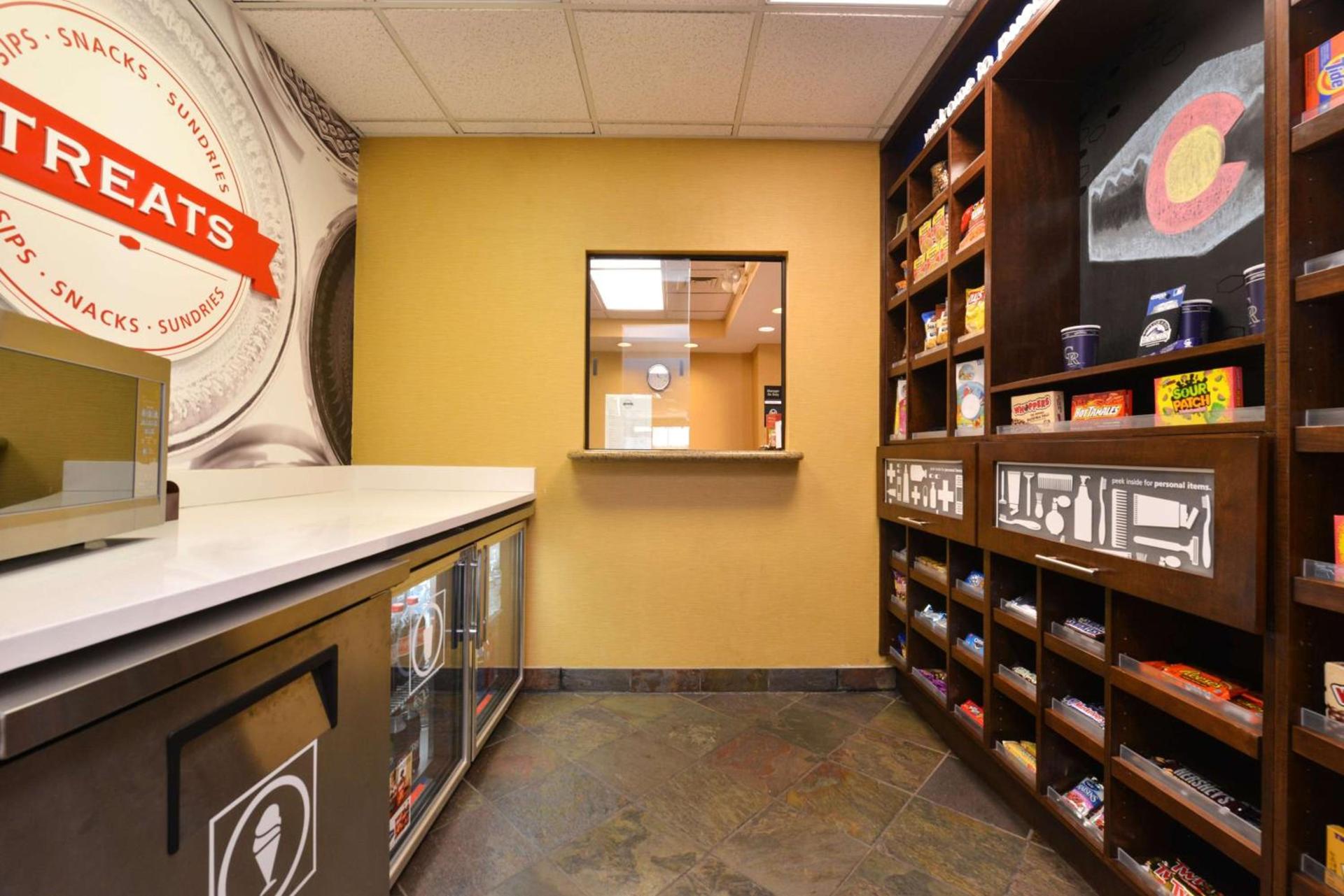 Hampton Inn & Suites Pueblo-Southgate photo 15