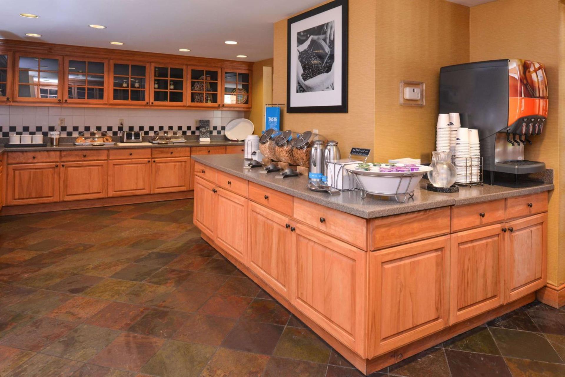 Hampton Inn & Suites Pueblo-Southgate photo 19