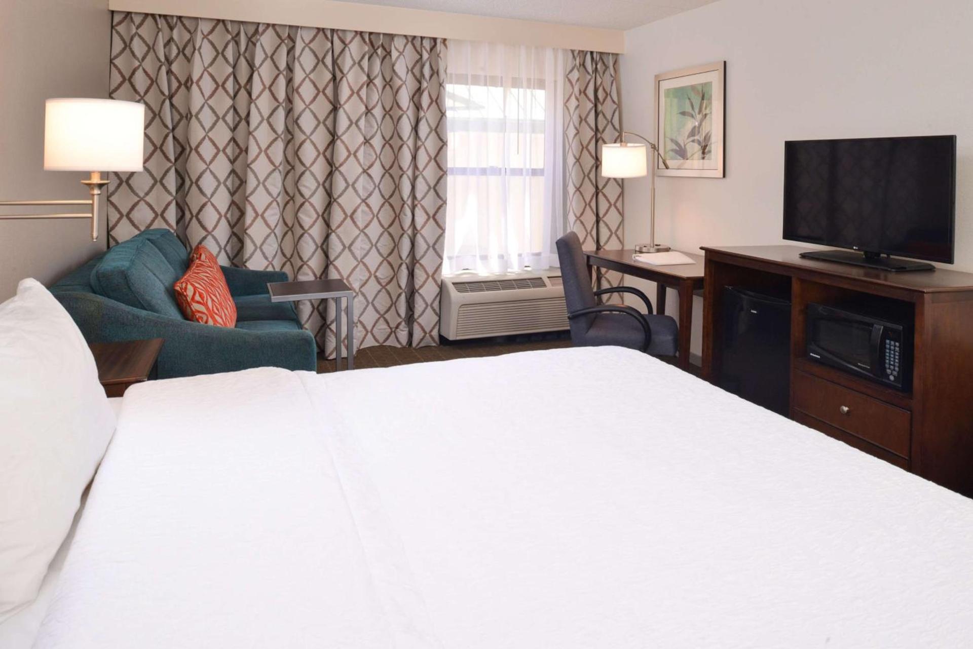 Hampton Inn & Suites Pueblo-Southgate photo 26