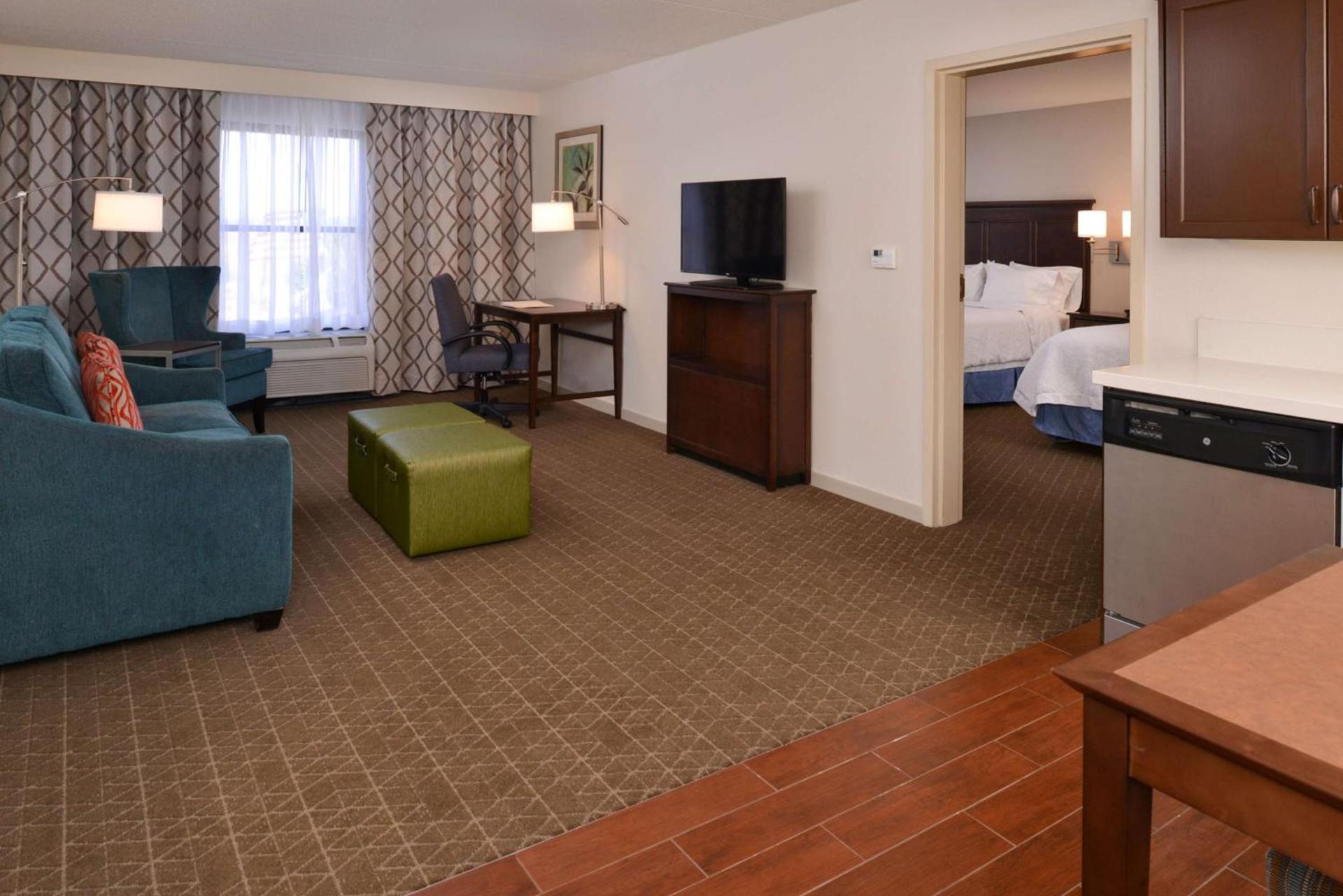 Hampton Inn & Suites Pueblo-Southgate photo 30