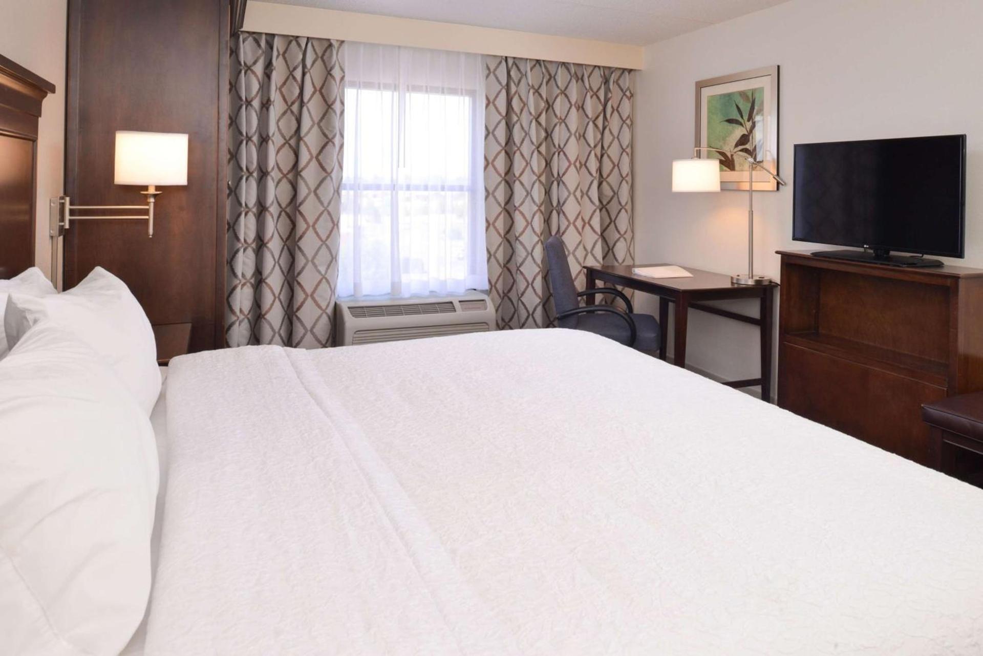 Hampton Inn & Suites Pueblo-Southgate photo 31