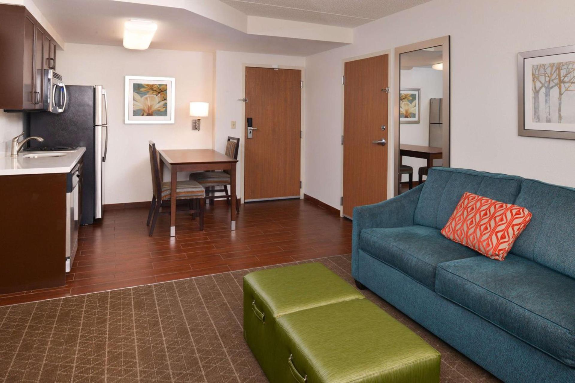 Hampton Inn & Suites Pueblo-Southgate photo 34